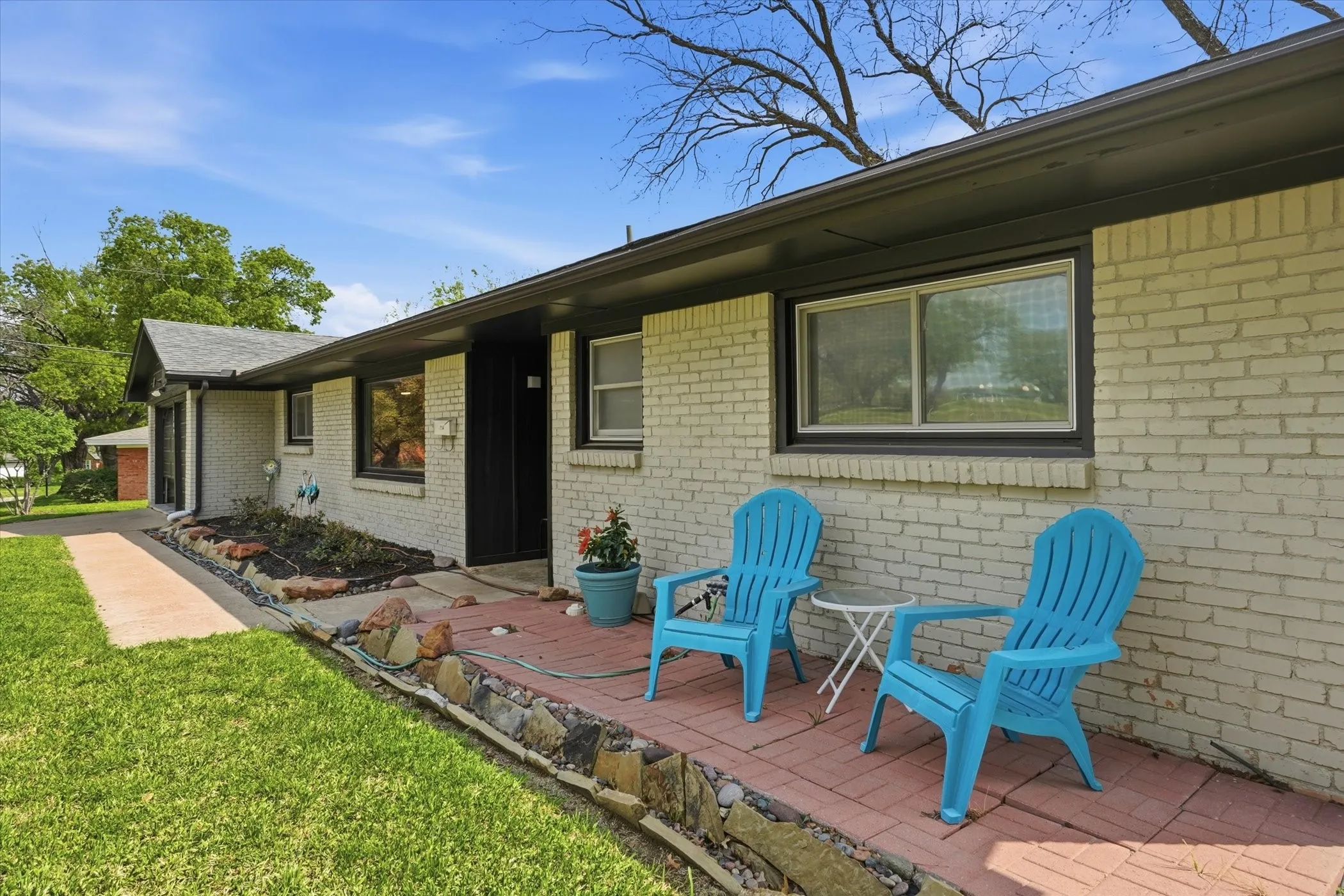 Single Family Residence For Sale in Tarrant County , 5509 Wharton Drive, Fort Worth, Texas 76133, 3 Bedroom, 2 Bathroom, 2 Garage spaces, 1,627 Sqft, built in 1959, Preowned, mls#21215777, Real Estate Agent in Fort Worth, Homes For Sale in Tarrant county, Homes For Sale in Fort Worth, Realtor in Fort Worth Texas, Real Estate Brokerage Independent Realty Texas, Luminita Cordes Realtor