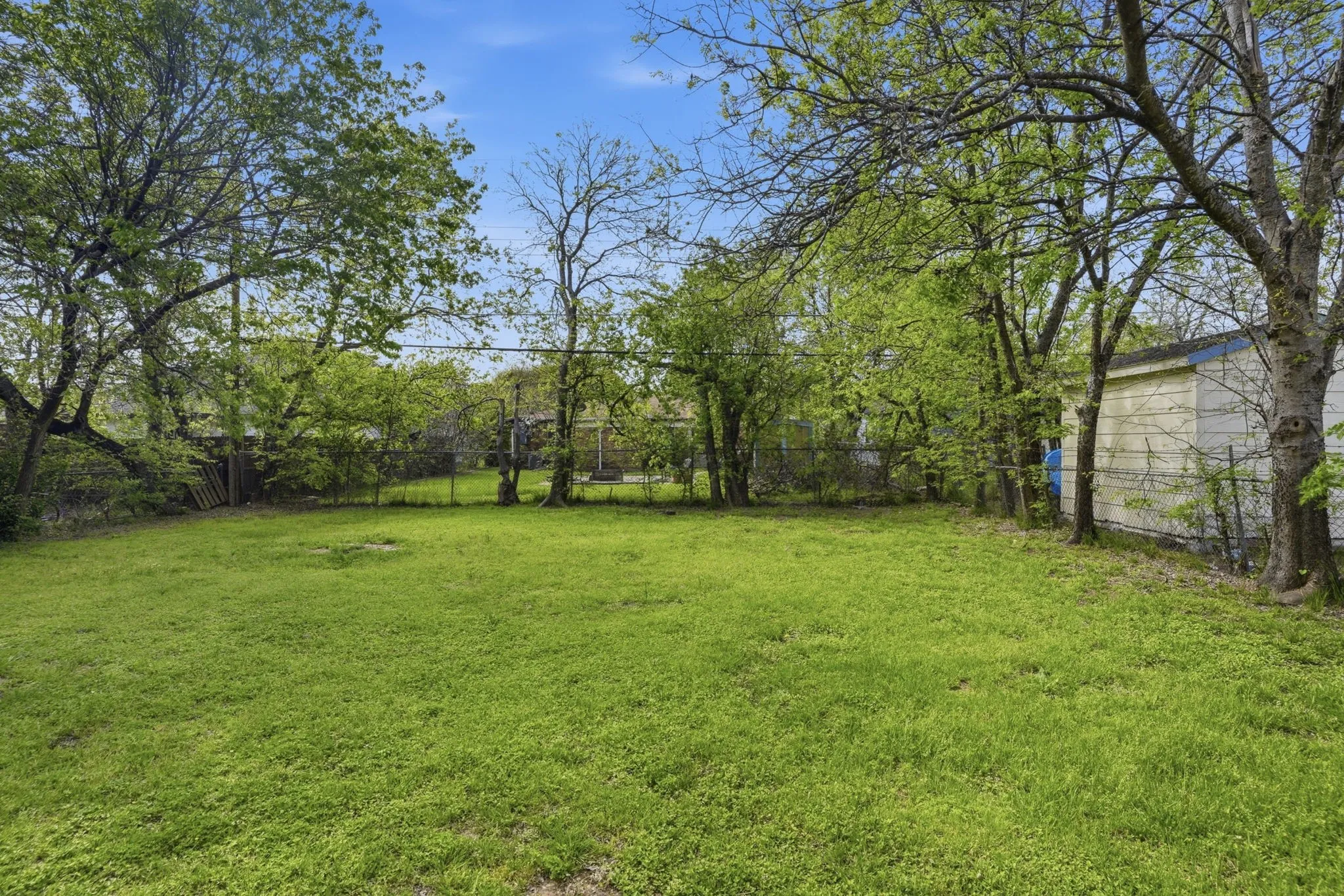 Single Family Residence For Sale in Tarrant County , 5544 Alter Drive, Fort Worth, Texas 76119, 3 Bedrooms, 1 Bathroom, 1 Garage spaces, 1,016 Sqft, built in 1960, Price $139,999, mls#21219406, Real Estate Agent in Fort Worth, Homes For Sale in Tarrant county, Homes For Sale in Fort Worth, Realtor in Fort Worth Texas, Real Estate Brokerage Independent Realty Texas, Luminita Cordes Realtor