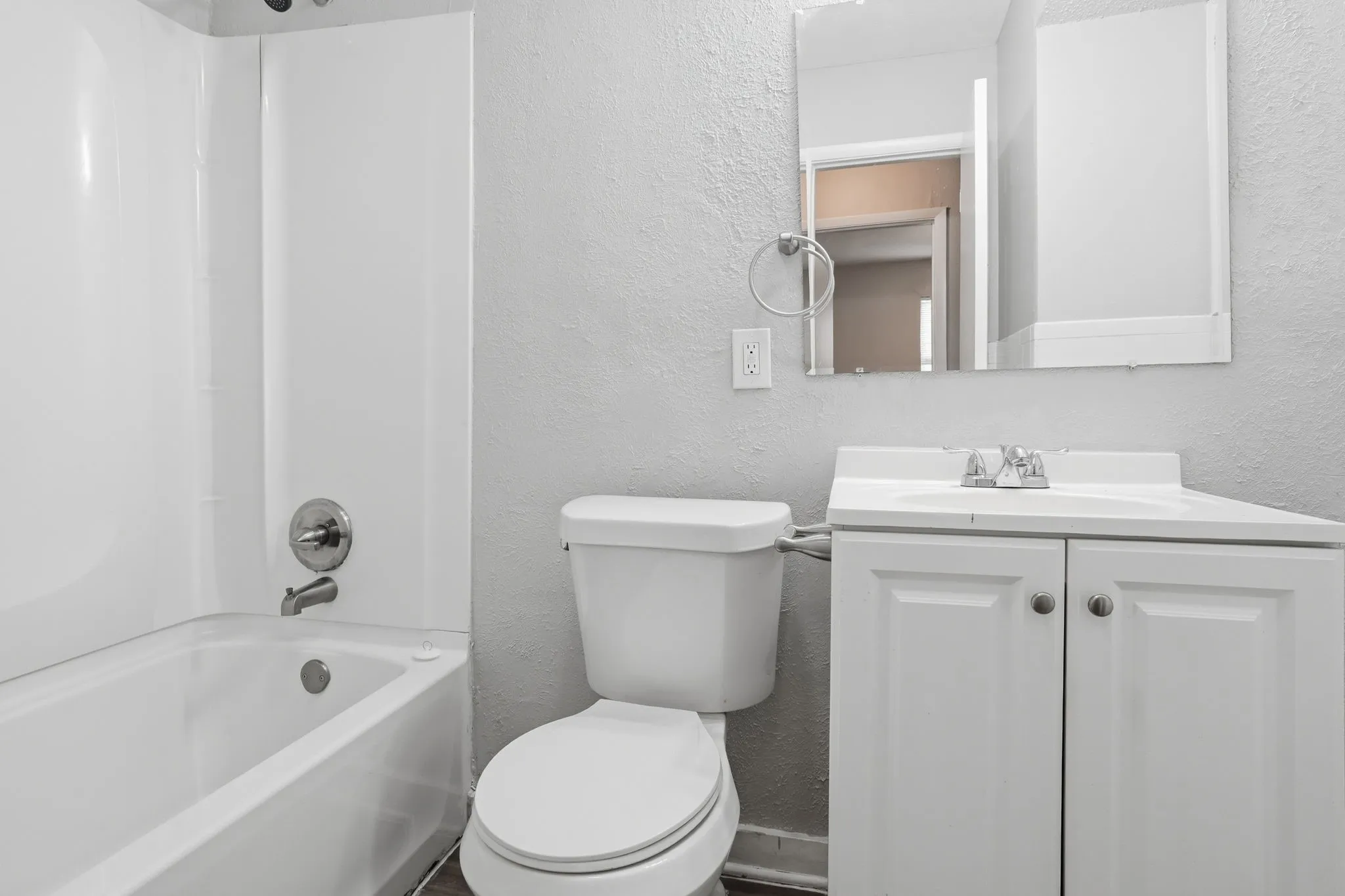 Single Family Residence For Sale in Tarrant County , 5544 Alter Drive, Fort Worth, Texas 76119, 3 Bedrooms, 1 Bathroom, 1 Garage spaces, 1,016 Sqft, built in 1960, Price $139,999, mls#21219406, Real Estate Agent in Fort Worth, Homes For Sale in Tarrant county, Homes For Sale in Fort Worth, Realtor in Fort Worth Texas, Real Estate Brokerage Independent Realty Texas, Luminita Cordes Realtor