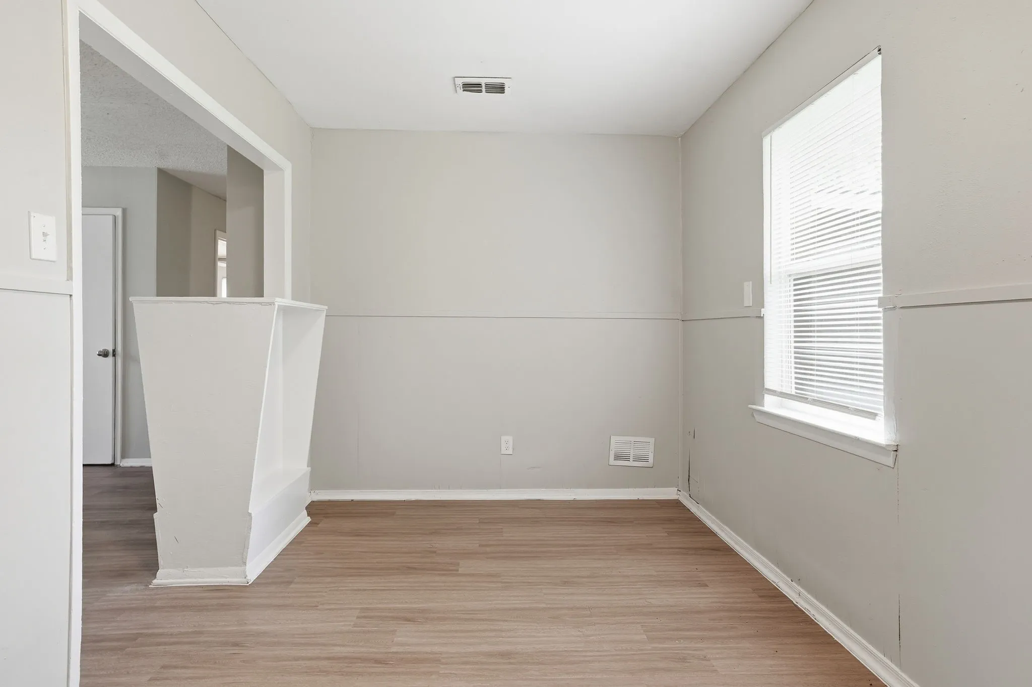 Single Family Residence For Sale in Tarrant County , 5544 Alter Drive, Fort Worth, Texas 76119, 3 Bedrooms, 1 Bathroom, 1 Garage spaces, 1,016 Sqft, built in 1960, Price $139,999, mls#21219406, Real Estate Agent in Fort Worth, Homes For Sale in Tarrant county, Homes For Sale in Fort Worth, Realtor in Fort Worth Texas, Real Estate Brokerage Independent Realty Texas, Luminita Cordes Realtor