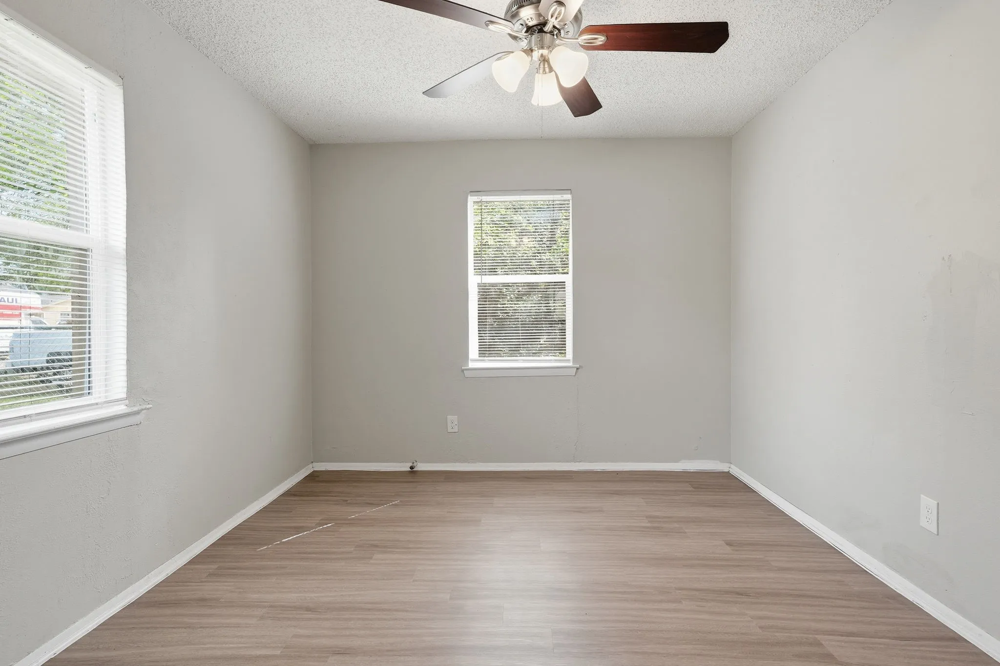 Single Family Residence For Sale in Tarrant County , 5544 Alter Drive, Fort Worth, Texas 76119, 3 Bedrooms, 1 Bathroom, 1 Garage spaces, 1,016 Sqft, built in 1960, Price $139,999, mls#21219406, Real Estate Agent in Fort Worth, Homes For Sale in Tarrant county, Homes For Sale in Fort Worth, Realtor in Fort Worth Texas, Real Estate Brokerage Independent Realty Texas, Luminita Cordes Realtor