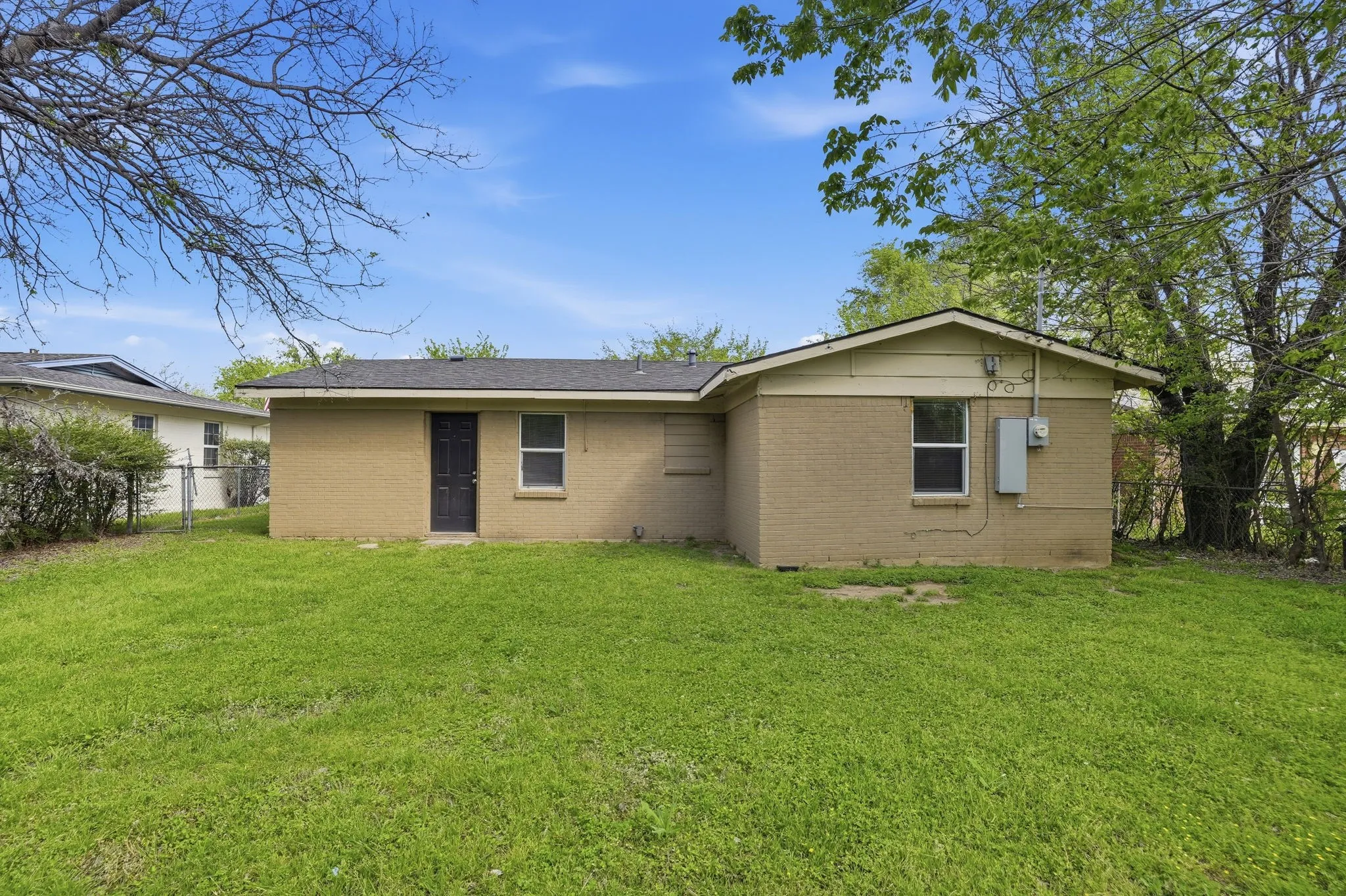 Single Family Residence For Sale in Tarrant County , 5544 Alter Drive, Fort Worth, Texas 76119, 3 Bedrooms, 1 Bathroom, 1 Garage spaces, 1,016 Sqft, built in 1960, Price $139,999, mls#21219406, Real Estate Agent in Fort Worth, Homes For Sale in Tarrant county, Homes For Sale in Fort Worth, Realtor in Fort Worth Texas, Real Estate Brokerage Independent Realty Texas, Luminita Cordes Realtor