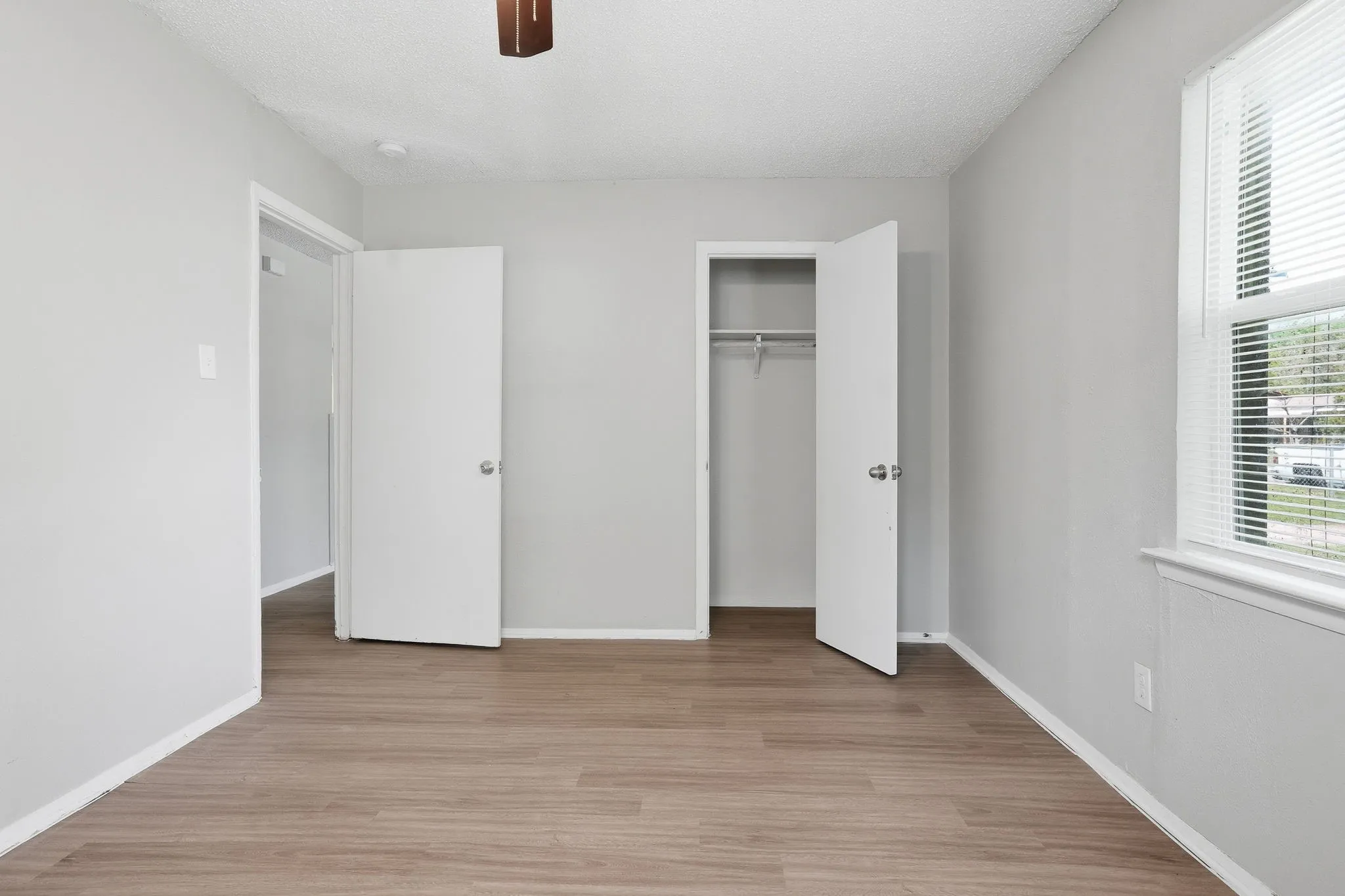 Single Family Residence For Sale in Tarrant County , 5544 Alter Drive, Fort Worth, Texas 76119, 3 Bedrooms, 1 Bathroom, 1 Garage spaces, 1,016 Sqft, built in 1960, Price $139,999, mls#21219406, Real Estate Agent in Fort Worth, Homes For Sale in Tarrant county, Homes For Sale in Fort Worth, Realtor in Fort Worth Texas, Real Estate Brokerage Independent Realty Texas, Luminita Cordes Realtor
