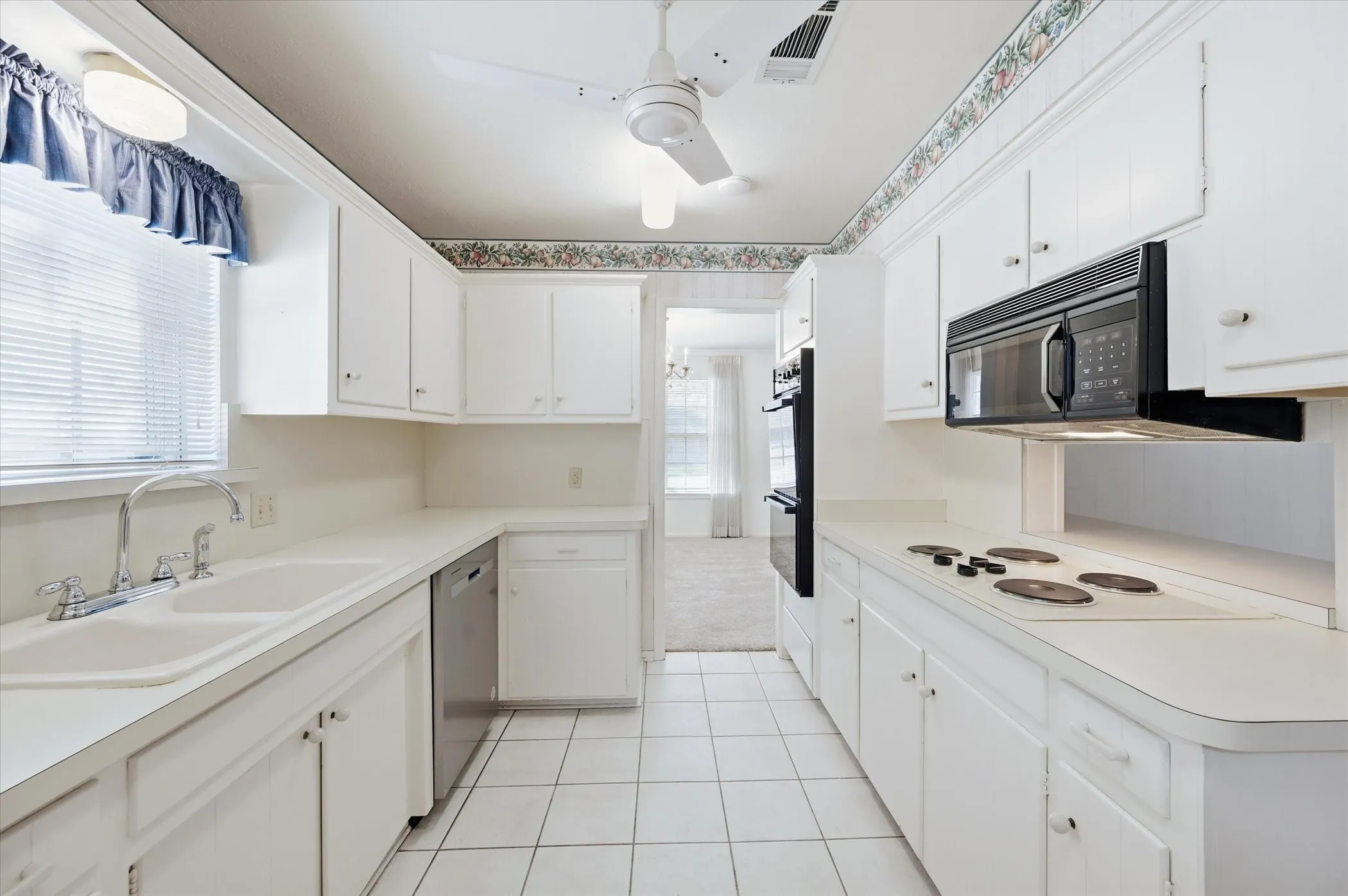 Single Family Residence For Sale in Tarrant County , 3311 Peachtree Lane, Pantego, Texas 76013, 4 Bedroom, 3 Bathroom, 2 Garage spaces, 2,558 Sqft, built in 1968, mls#21220510, Real Estate Agent in Pantego, Homes For Sale in Tarrant county, Homes For Sale in Pantego, Realtor in Pantego Texas, Real Estate Brokerage Independent Realty Texas, Luminita Cordes Realtor