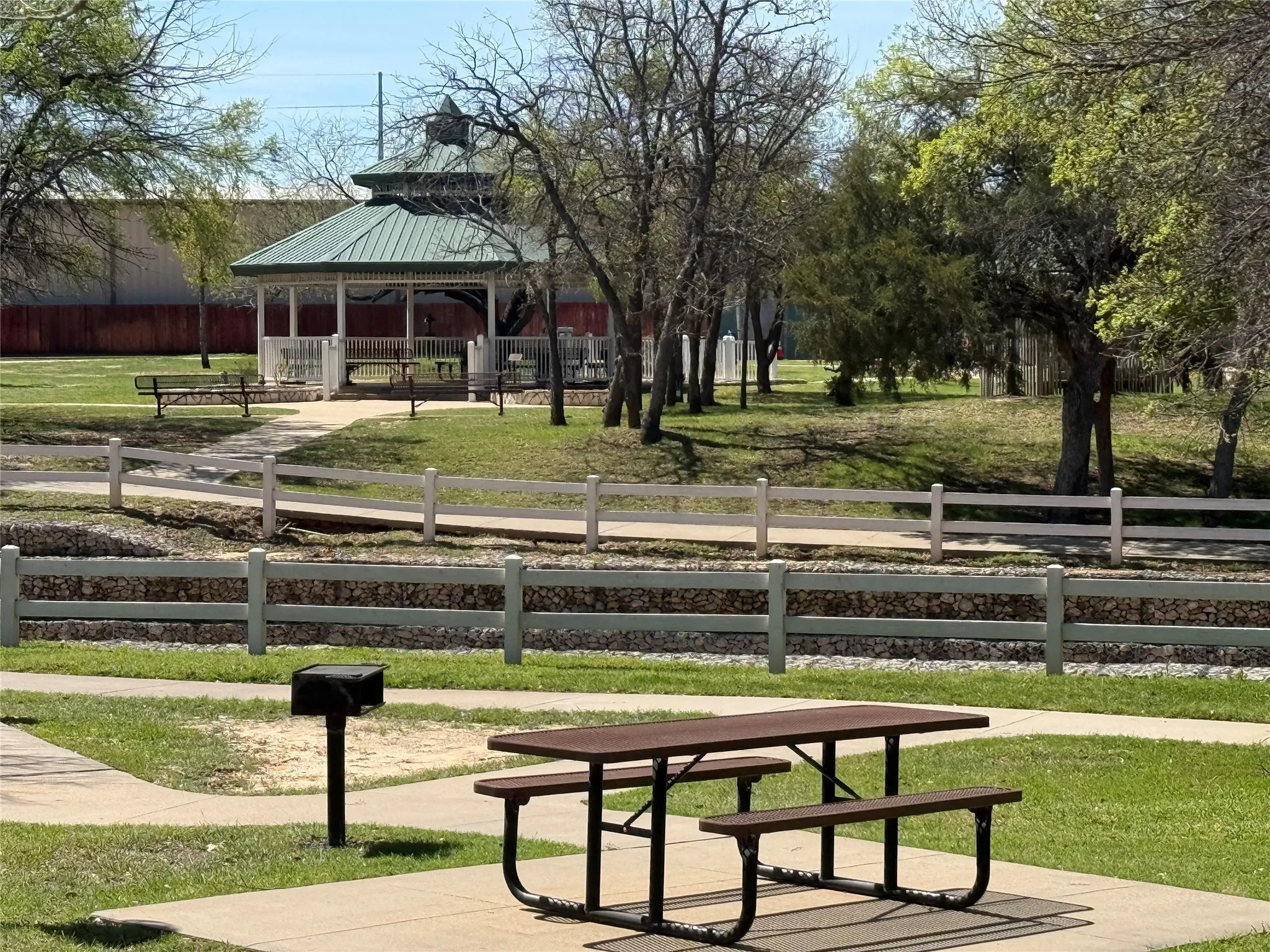 Single Family Residence For Sale in Tarrant County , 3311 Peachtree Lane, Pantego, Texas 76013, 4 Bedroom, 3 Bathroom, 2 Garage spaces, 2,558 Sqft, built in 1968, mls#21220510, Real Estate Agent in Pantego, Homes For Sale in Tarrant county, Homes For Sale in Pantego, Realtor in Pantego Texas, Real Estate Brokerage Independent Realty Texas, Luminita Cordes Realtor