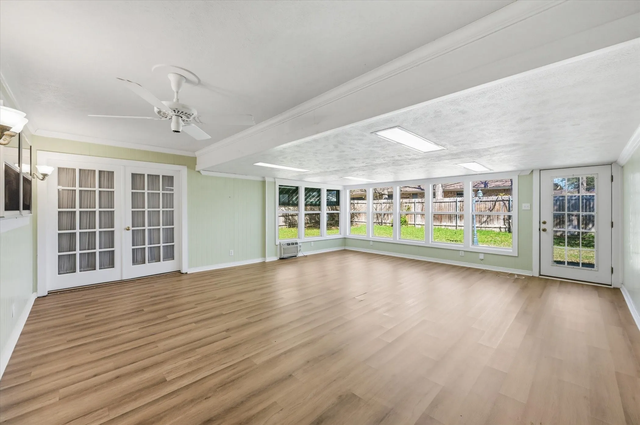Single Family Residence For Sale in Tarrant County , 3311 Peachtree Lane, Pantego, Texas 76013, 4 Bedroom, 3 Bathroom, 2 Garage spaces, 2,558 Sqft, built in 1968, mls#21220510, Real Estate Agent in Pantego, Homes For Sale in Tarrant county, Homes For Sale in Pantego, Realtor in Pantego Texas, Real Estate Brokerage Independent Realty Texas, Luminita Cordes Realtor