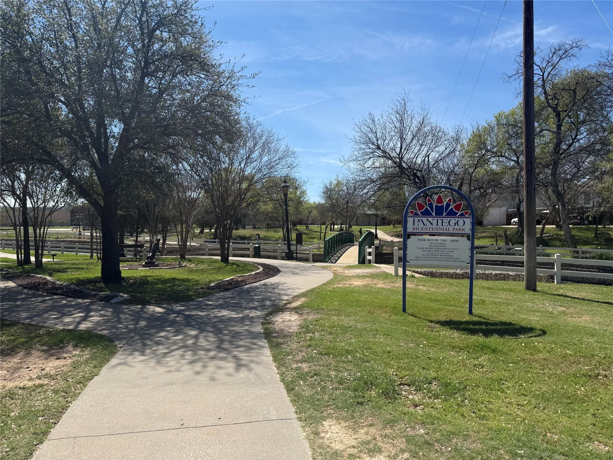 Single Family Residence For Sale in Tarrant County , 3311 Peachtree Lane, Pantego, Texas 76013, 4 Bedroom, 3 Bathroom, 2 Garage spaces, 2,558 Sqft, built in 1968, mls#21220510, Real Estate Agent in Pantego, Homes For Sale in Tarrant county, Homes For Sale in Pantego, Realtor in Pantego Texas, Real Estate Brokerage Independent Realty Texas, Luminita Cordes Realtor