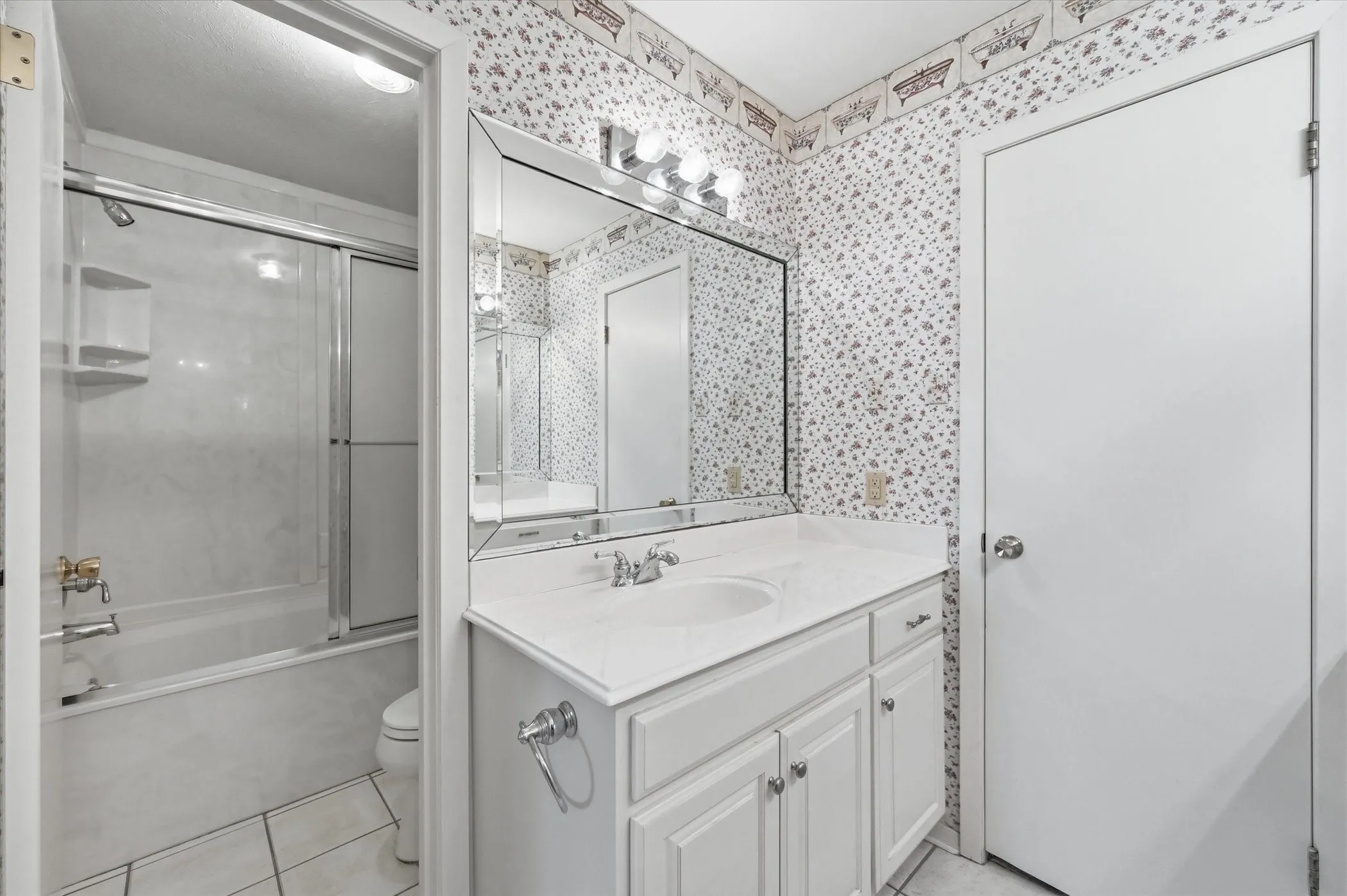 Single Family Residence For Sale in Tarrant County , 3311 Peachtree Lane, Pantego, Texas 76013, 4 Bedroom, 3 Bathroom, 2 Garage spaces, 2,558 Sqft, built in 1968, mls#21220510, Real Estate Agent in Pantego, Homes For Sale in Tarrant county, Homes For Sale in Pantego, Realtor in Pantego Texas, Real Estate Brokerage Independent Realty Texas, Luminita Cordes Realtor
