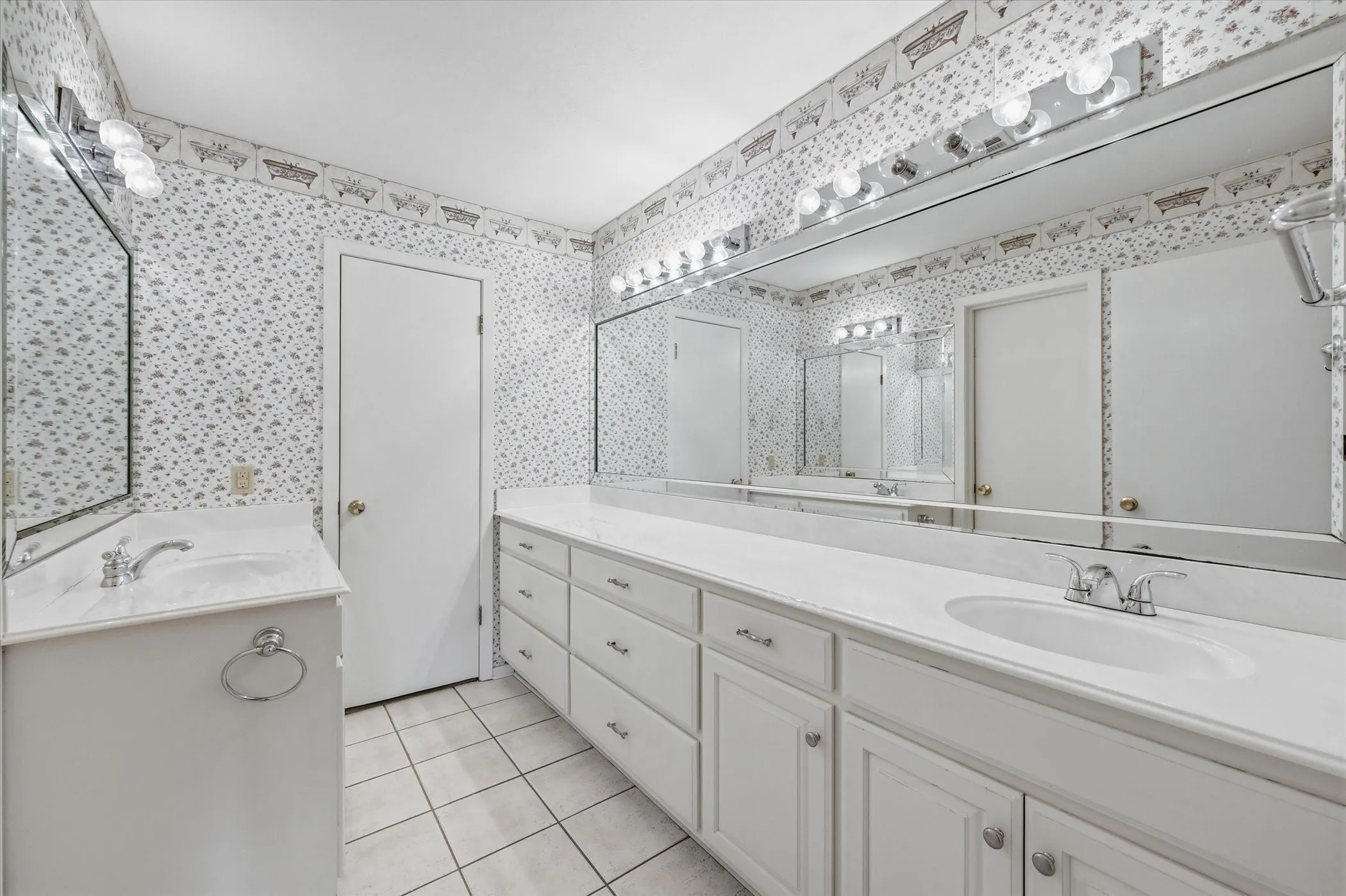 Single Family Residence For Sale in Tarrant County , 3311 Peachtree Lane, Pantego, Texas 76013, 4 Bedroom, 3 Bathroom, 2 Garage spaces, 2,558 Sqft, built in 1968, mls#21220510, Real Estate Agent in Pantego, Homes For Sale in Tarrant county, Homes For Sale in Pantego, Realtor in Pantego Texas, Real Estate Brokerage Independent Realty Texas, Luminita Cordes Realtor