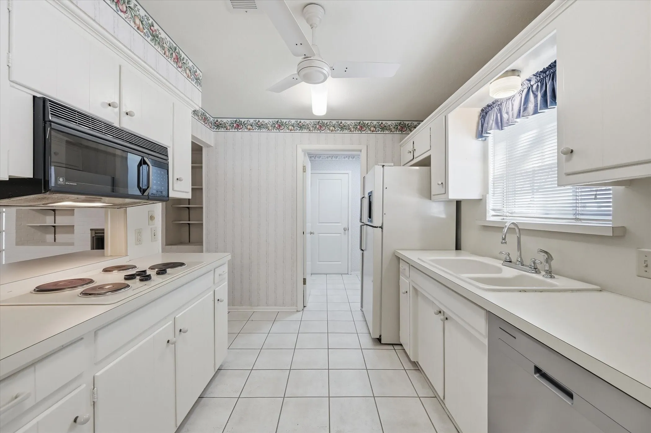 Single Family Residence For Sale in Tarrant County , 3311 Peachtree Lane, Pantego, Texas 76013, 4 Bedroom, 3 Bathroom, 2 Garage spaces, 2,558 Sqft, built in 1968, mls#21220510, Real Estate Agent in Pantego, Homes For Sale in Tarrant county, Homes For Sale in Pantego, Realtor in Pantego Texas, Real Estate Brokerage Independent Realty Texas, Luminita Cordes Realtor