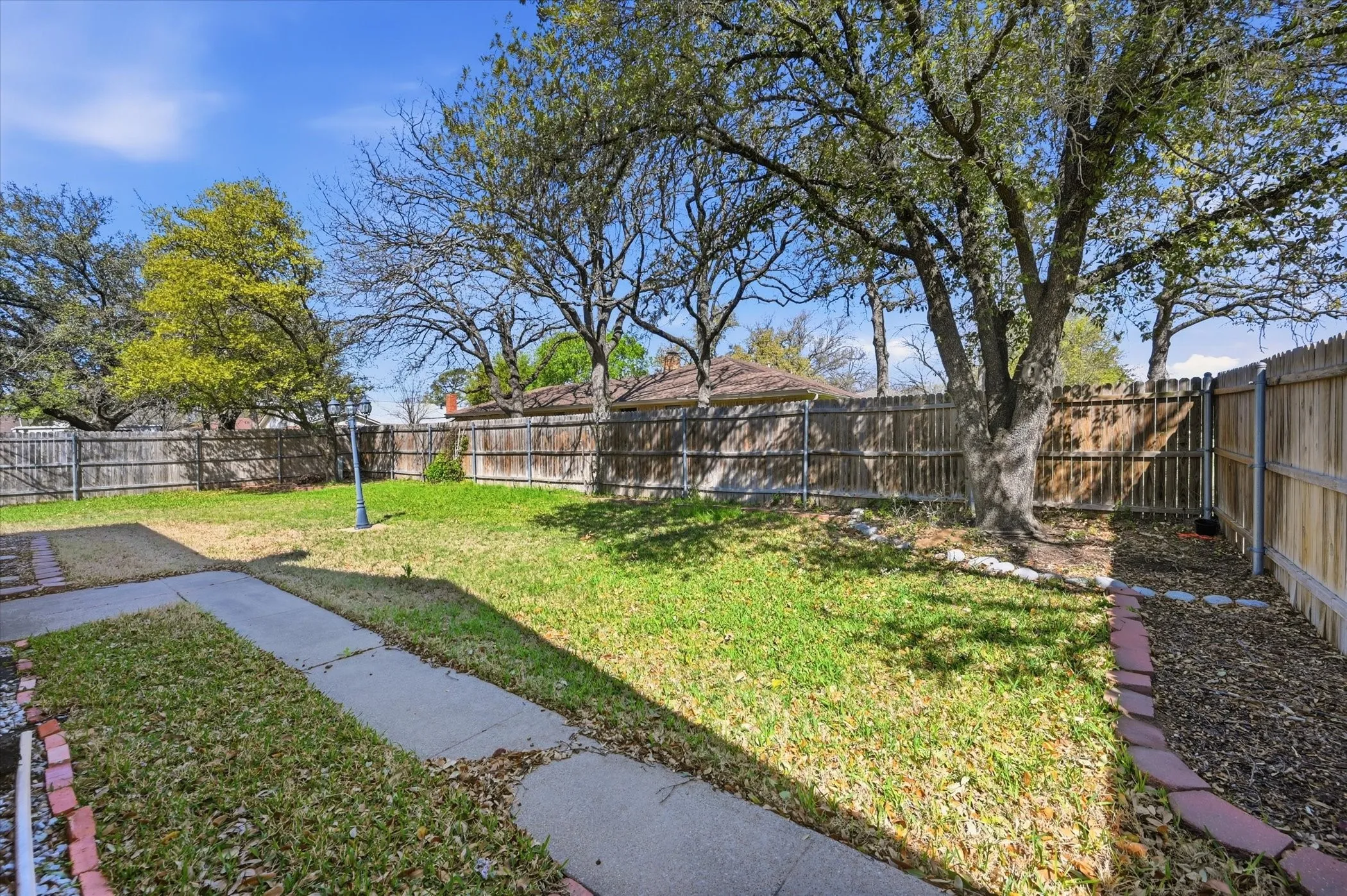 Single Family Residence For Sale in Tarrant County , 3311 Peachtree Lane, Pantego, Texas 76013, 4 Bedroom, 3 Bathroom, 2 Garage spaces, 2,558 Sqft, built in 1968, mls#21220510, Real Estate Agent in Pantego, Homes For Sale in Tarrant county, Homes For Sale in Pantego, Realtor in Pantego Texas, Real Estate Brokerage Independent Realty Texas, Luminita Cordes Realtor