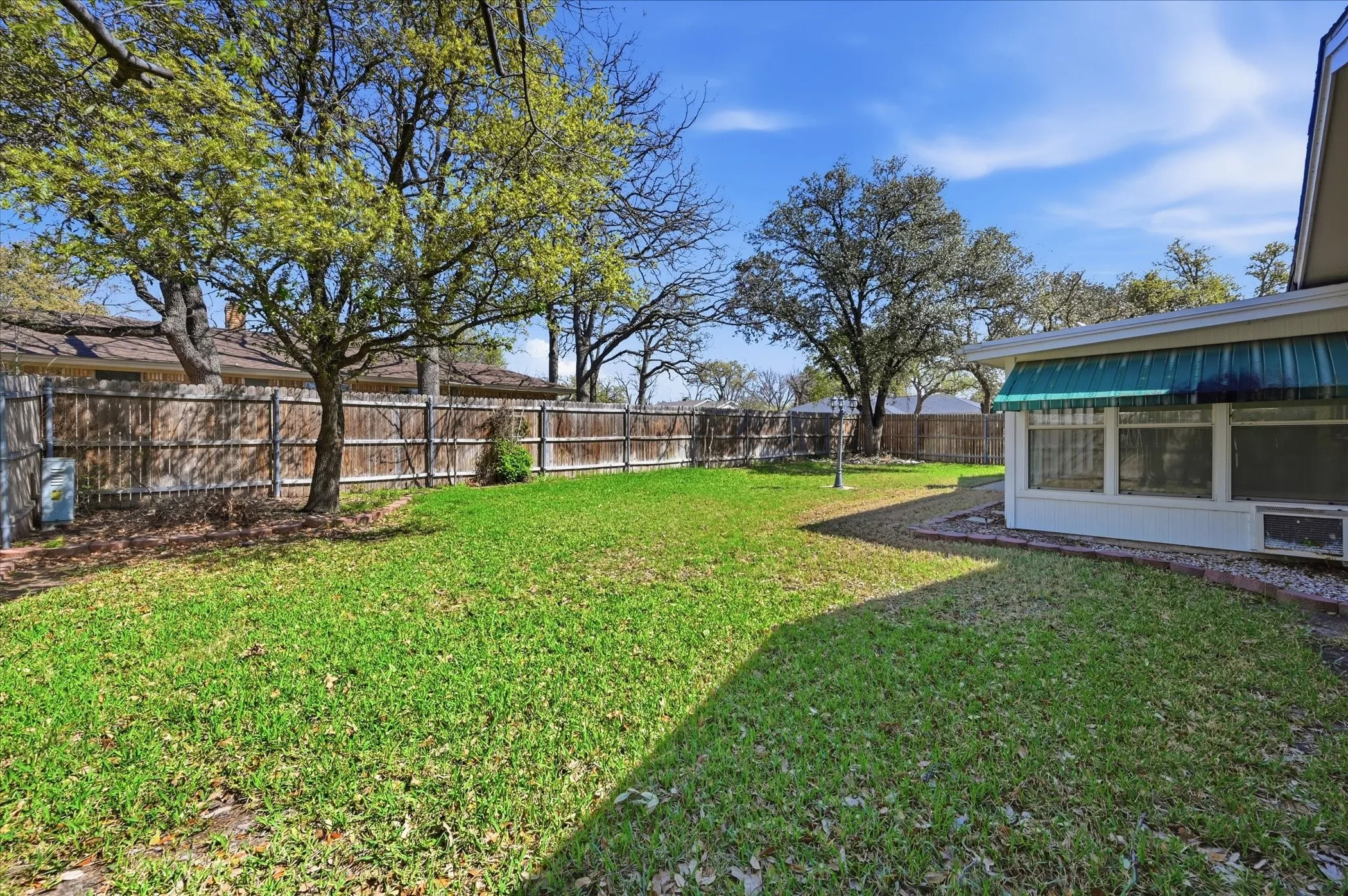 Single Family Residence For Sale in Tarrant County , 3311 Peachtree Lane, Pantego, Texas 76013, 4 Bedroom, 3 Bathroom, 2 Garage spaces, 2,558 Sqft, built in 1968, mls#21220510, Real Estate Agent in Pantego, Homes For Sale in Tarrant county, Homes For Sale in Pantego, Realtor in Pantego Texas, Real Estate Brokerage Independent Realty Texas, Luminita Cordes Realtor