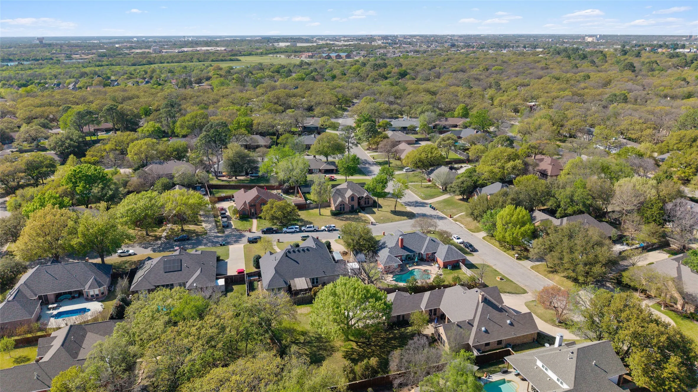 Single Family Residence For Sale in Denton County , 600 Ticonderoga Drive, Denton, Texas 76205, 4 Bedroom, 3 Bathroom, 2 Garage spaces, 2,690 Sqft, built in 1992, mls#21219145, Real Estate Agent in Denton, Homes For Sale in Denton county, Homes For Sale in Denton, Realtor in Denton Texas, Real Estate Brokerage Independent Realty Texas, Luminita Cordes Realtor
