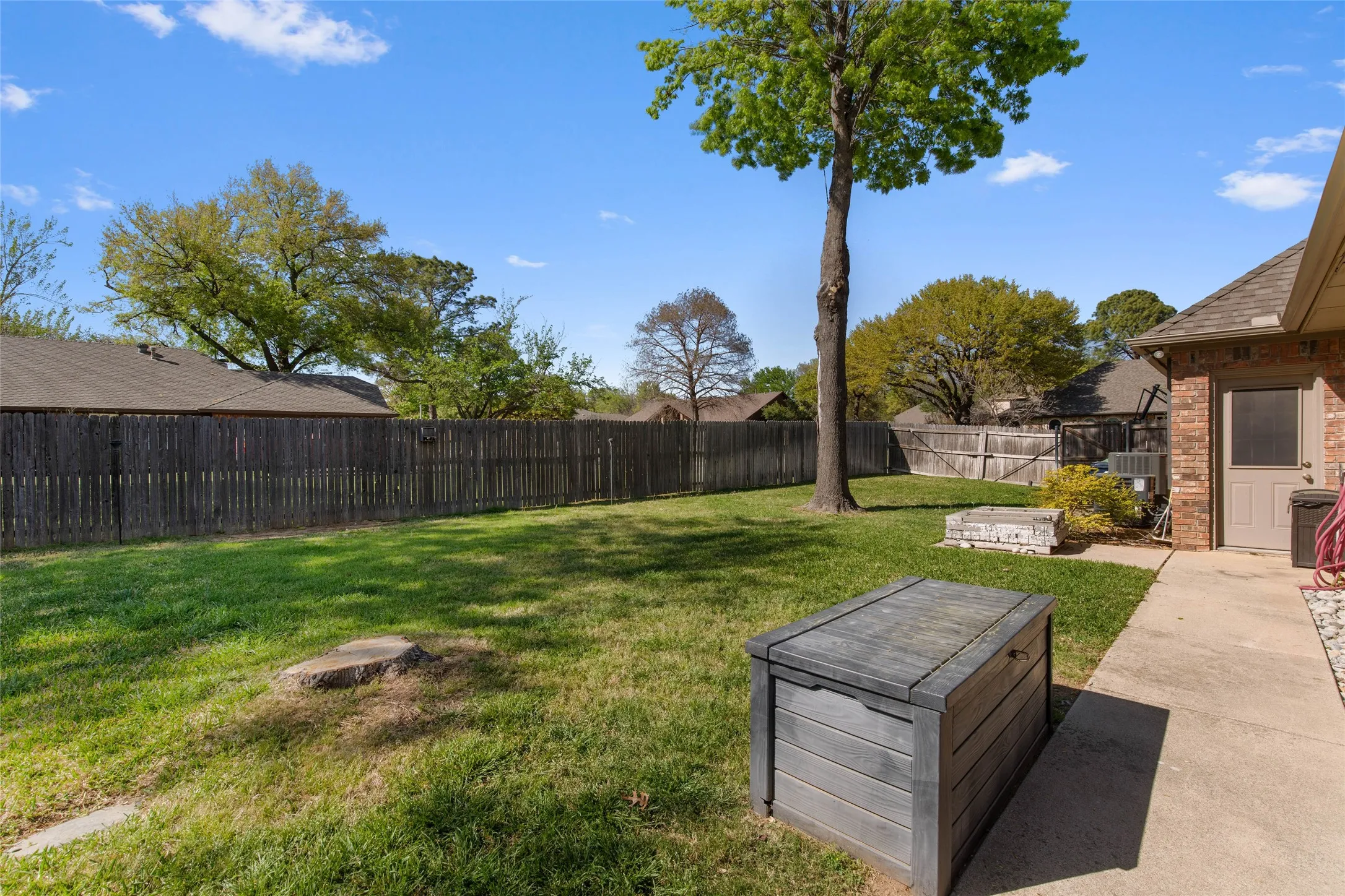 Single Family Residence For Sale in Denton County , 600 Ticonderoga Drive, Denton, Texas 76205, 4 Bedroom, 3 Bathroom, 2 Garage spaces, 2,690 Sqft, built in 1992, mls#21219145, Real Estate Agent in Denton, Homes For Sale in Denton county, Homes For Sale in Denton, Realtor in Denton Texas, Real Estate Brokerage Independent Realty Texas, Luminita Cordes Realtor