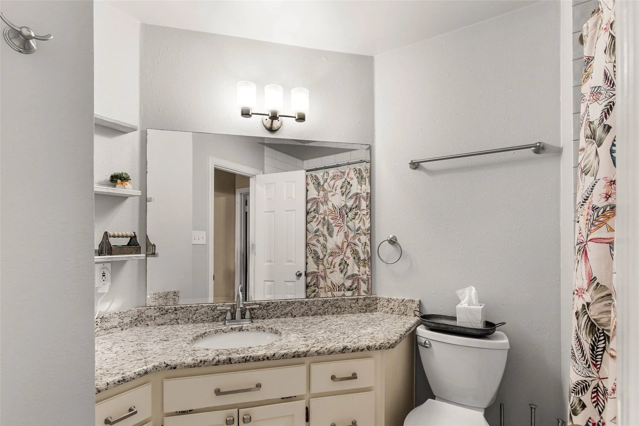 Single Family Residence For Sale in Denton County , 600 Ticonderoga Drive, Denton, Texas 76205, 4 Bedroom, 3 Bathroom, 2 Garage spaces, 2,690 Sqft, built in 1992, mls#21219145, Real Estate Agent in Denton, Homes For Sale in Denton county, Homes For Sale in Denton, Realtor in Denton Texas, Real Estate Brokerage Independent Realty Texas, Luminita Cordes Realtor