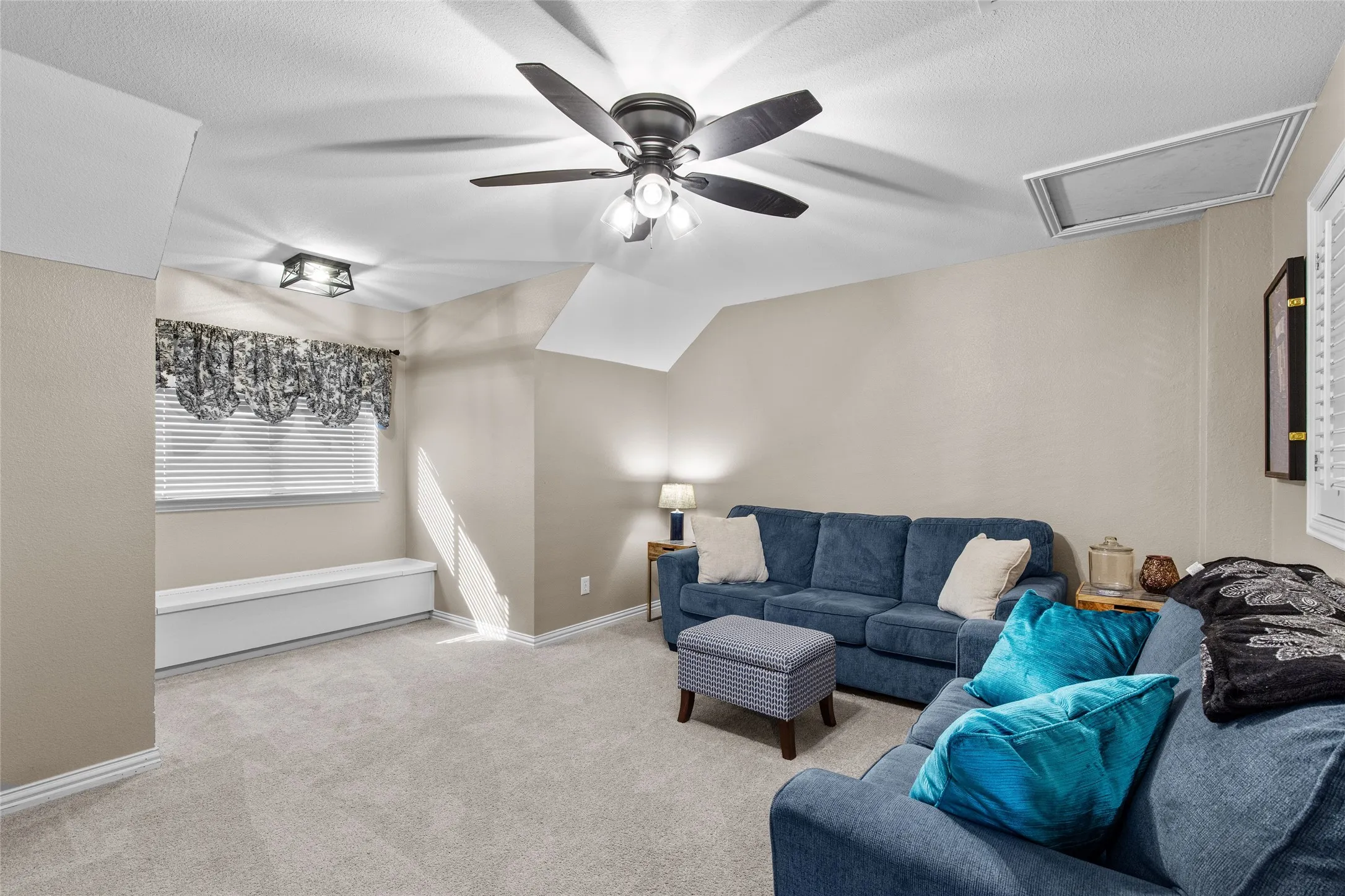 Single Family Residence For Sale in Denton County , 600 Ticonderoga Drive, Denton, Texas 76205, 4 Bedroom, 3 Bathroom, 2 Garage spaces, 2,690 Sqft, built in 1992, mls#21219145, Real Estate Agent in Denton, Homes For Sale in Denton county, Homes For Sale in Denton, Realtor in Denton Texas, Real Estate Brokerage Independent Realty Texas, Luminita Cordes Realtor