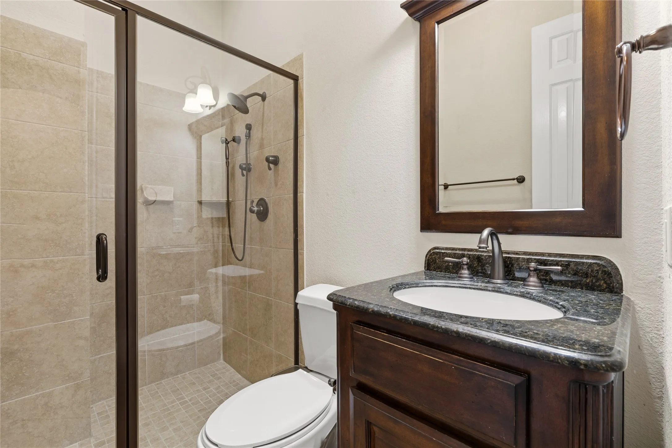 Downstairs En Suite Full Bathroom