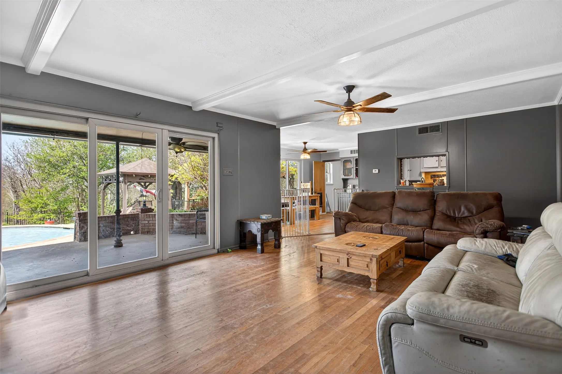 Single Family Residence For Sale in Rockwall County , 902 S Alamo Road, Rockwall, Texas 75087, 2 Bedrooms, 3 Bathrooms, 2 Garage spaces, 2,254 Sqft, built in 1957, Preowned, Price $435,000, mls#21219419, Real Estate Agent in Rockwall, Homes For Sale in Rockwall county, Homes For Sale in Rockwall, Realtor in Rockwall Texas, Real Estate Brokerage Independent Realty Texas, Luminita Cordes Realtor