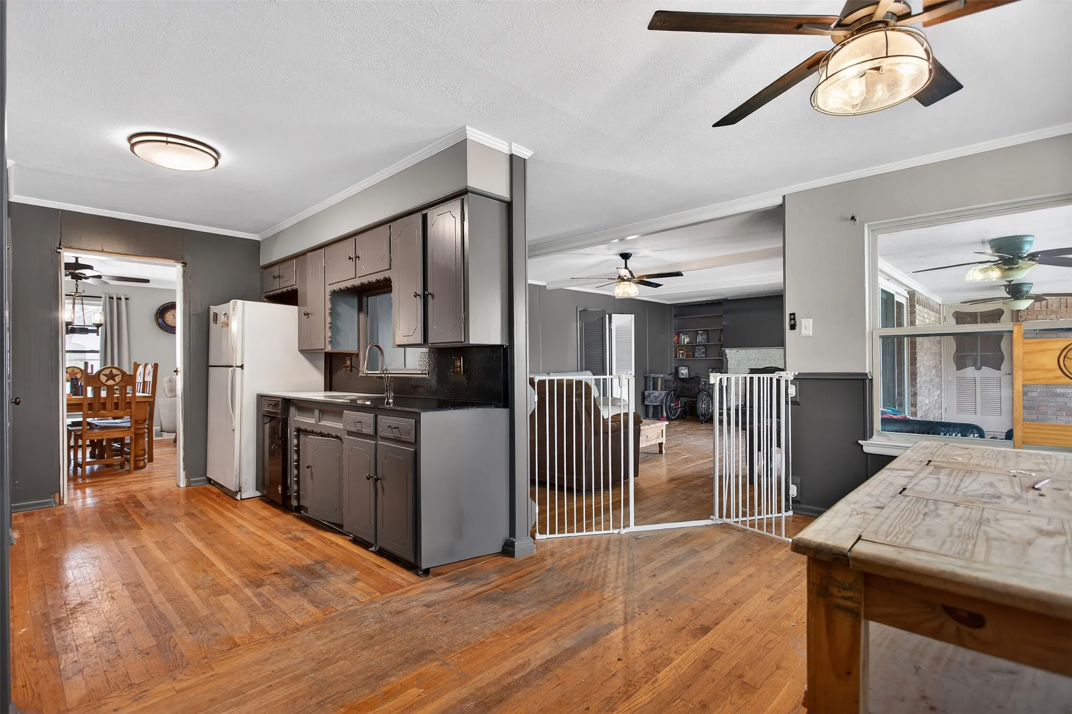 Single Family Residence For Sale in Rockwall County , 902 S Alamo Road, Rockwall, Texas 75087, 2 Bedrooms, 3 Bathrooms, 2 Garage spaces, 2,254 Sqft, built in 1957, Preowned, Price $435,000, mls#21219419, Real Estate Agent in Rockwall, Homes For Sale in Rockwall county, Homes For Sale in Rockwall, Realtor in Rockwall Texas, Real Estate Brokerage Independent Realty Texas, Luminita Cordes Realtor