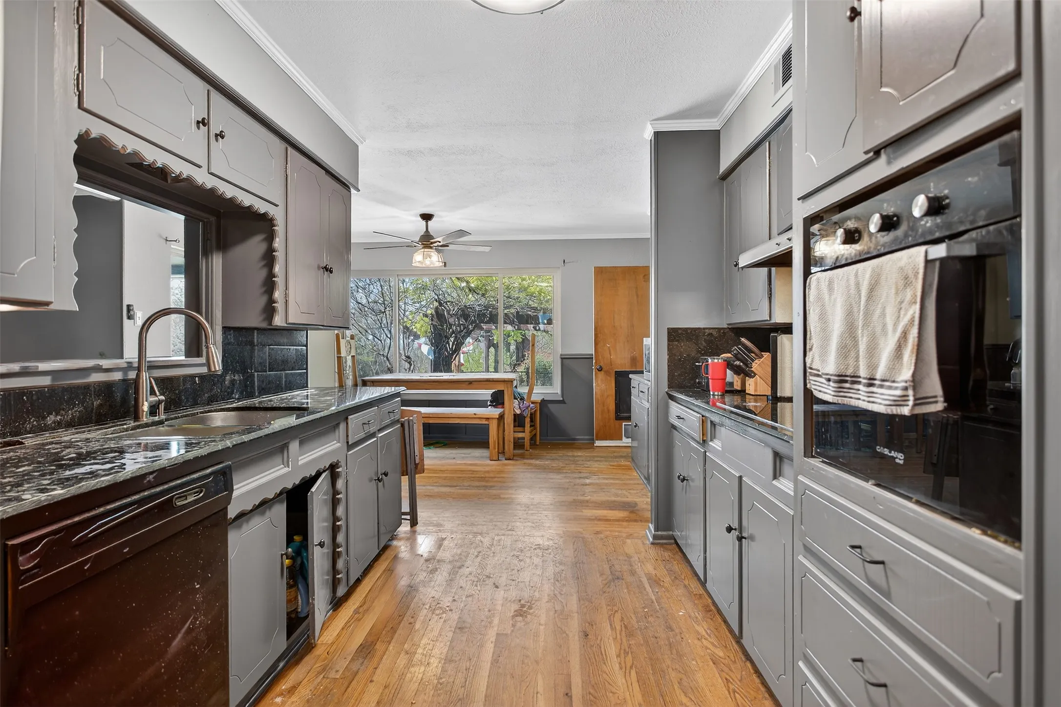 Single Family Residence For Sale in Rockwall County , 902 S Alamo Road, Rockwall, Texas 75087, 2 Bedrooms, 3 Bathrooms, 2 Garage spaces, 2,254 Sqft, built in 1957, Preowned, Price $435,000, mls#21219419, Real Estate Agent in Rockwall, Homes For Sale in Rockwall county, Homes For Sale in Rockwall, Realtor in Rockwall Texas, Real Estate Brokerage Independent Realty Texas, Luminita Cordes Realtor