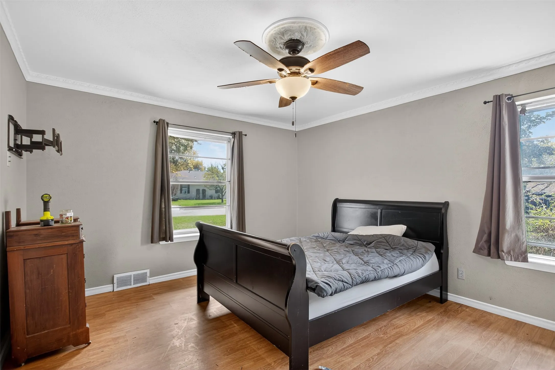 Single Family Residence For Sale in Rockwall County , 902 S Alamo Road, Rockwall, Texas 75087, 2 Bedrooms, 3 Bathrooms, 2 Garage spaces, 2,254 Sqft, built in 1957, Preowned, Price $435,000, mls#21219419, Real Estate Agent in Rockwall, Homes For Sale in Rockwall county, Homes For Sale in Rockwall, Realtor in Rockwall Texas, Real Estate Brokerage Independent Realty Texas, Luminita Cordes Realtor