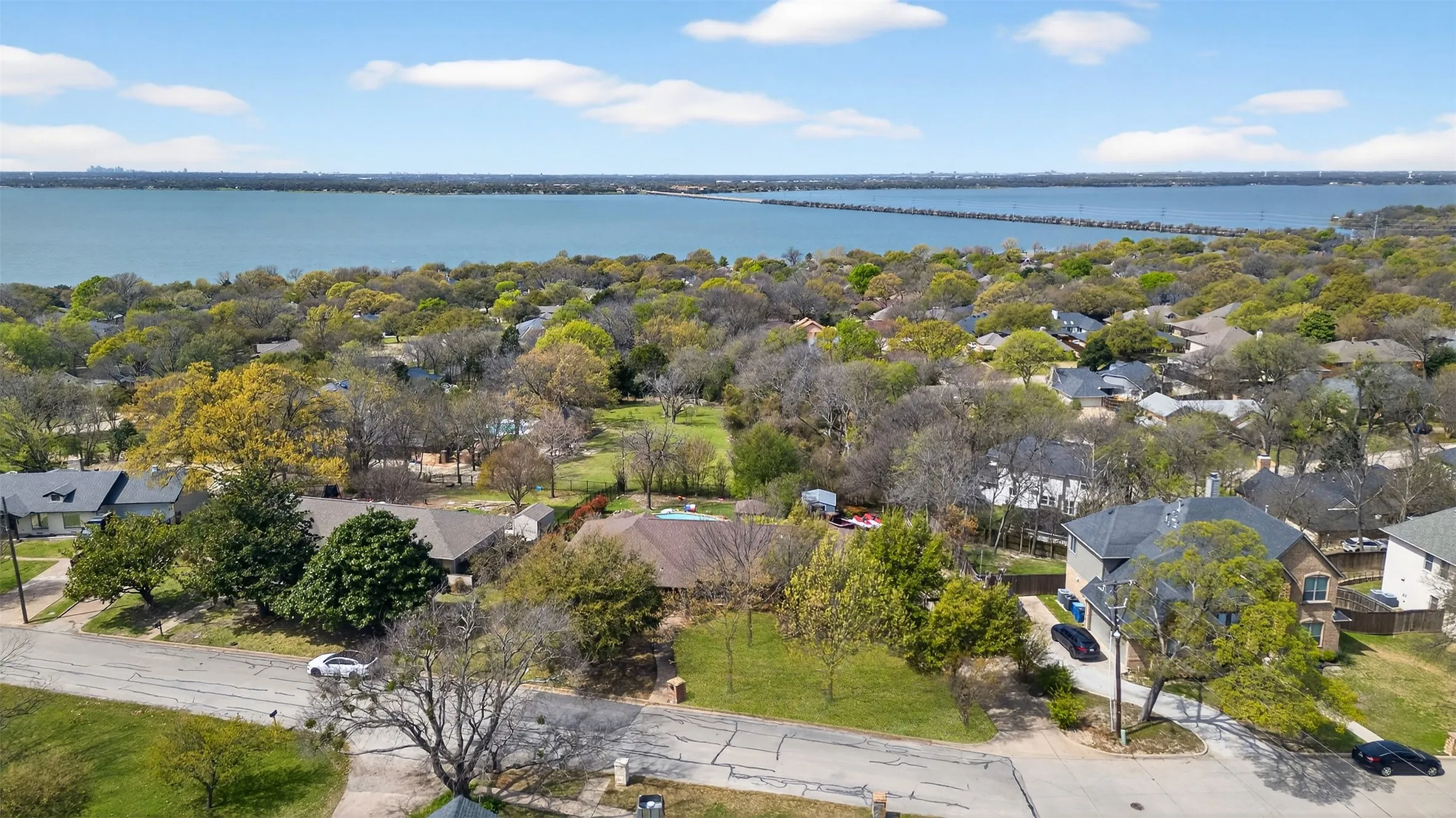 Single Family Residence For Sale in Rockwall County , 902 S Alamo Road, Rockwall, Texas 75087, 2 Bedrooms, 3 Bathrooms, 2 Garage spaces, 2,254 Sqft, built in 1957, Preowned, Price $435,000, mls#21219419, Real Estate Agent in Rockwall, Homes For Sale in Rockwall county, Homes For Sale in Rockwall, Realtor in Rockwall Texas, Real Estate Brokerage Independent Realty Texas, Luminita Cordes Realtor