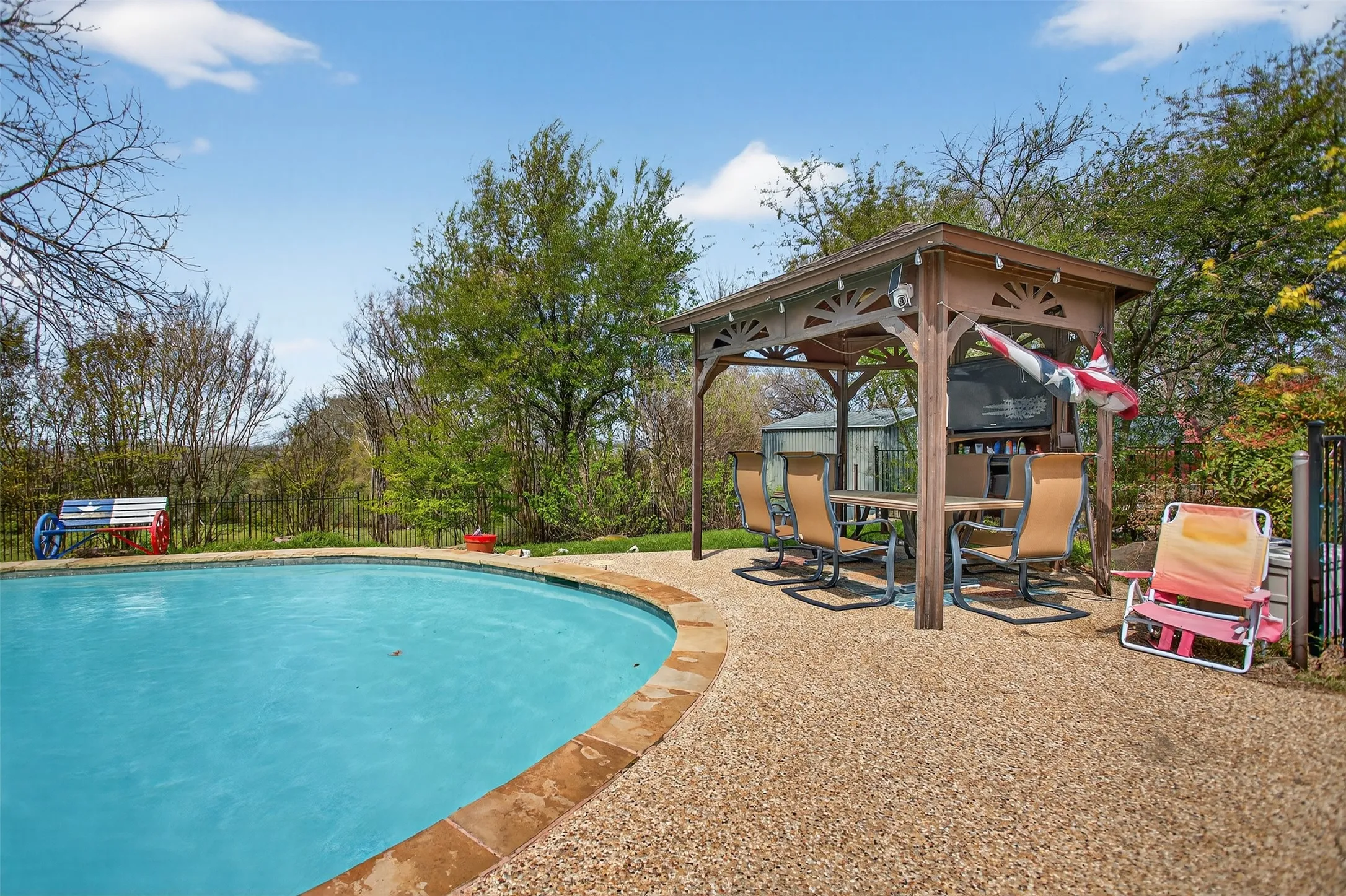 Single Family Residence For Sale in Rockwall County , 902 S Alamo Road, Rockwall, Texas 75087, 2 Bedrooms, 3 Bathrooms, 2 Garage spaces, 2,254 Sqft, built in 1957, Preowned, Price $435,000, mls#21219419, Real Estate Agent in Rockwall, Homes For Sale in Rockwall county, Homes For Sale in Rockwall, Realtor in Rockwall Texas, Real Estate Brokerage Independent Realty Texas, Luminita Cordes Realtor