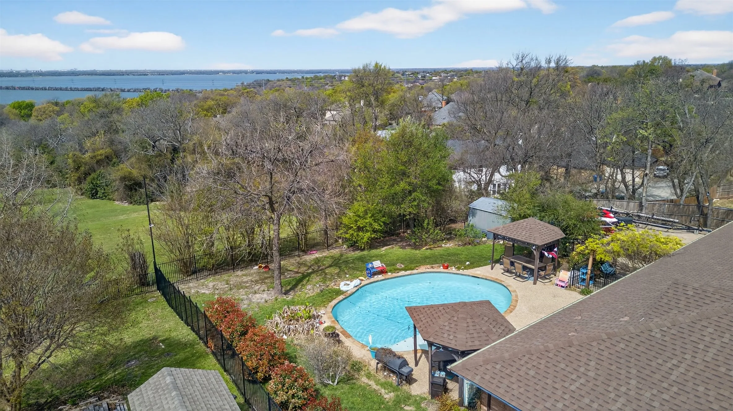 Single Family Residence For Sale in Rockwall County , 902 S Alamo Road, Rockwall, Texas 75087, 2 Bedrooms, 3 Bathrooms, 2 Garage spaces, 2,254 Sqft, built in 1957, Preowned, Price $435,000, mls#21219419, Real Estate Agent in Rockwall, Homes For Sale in Rockwall county, Homes For Sale in Rockwall, Realtor in Rockwall Texas, Real Estate Brokerage Independent Realty Texas, Luminita Cordes Realtor