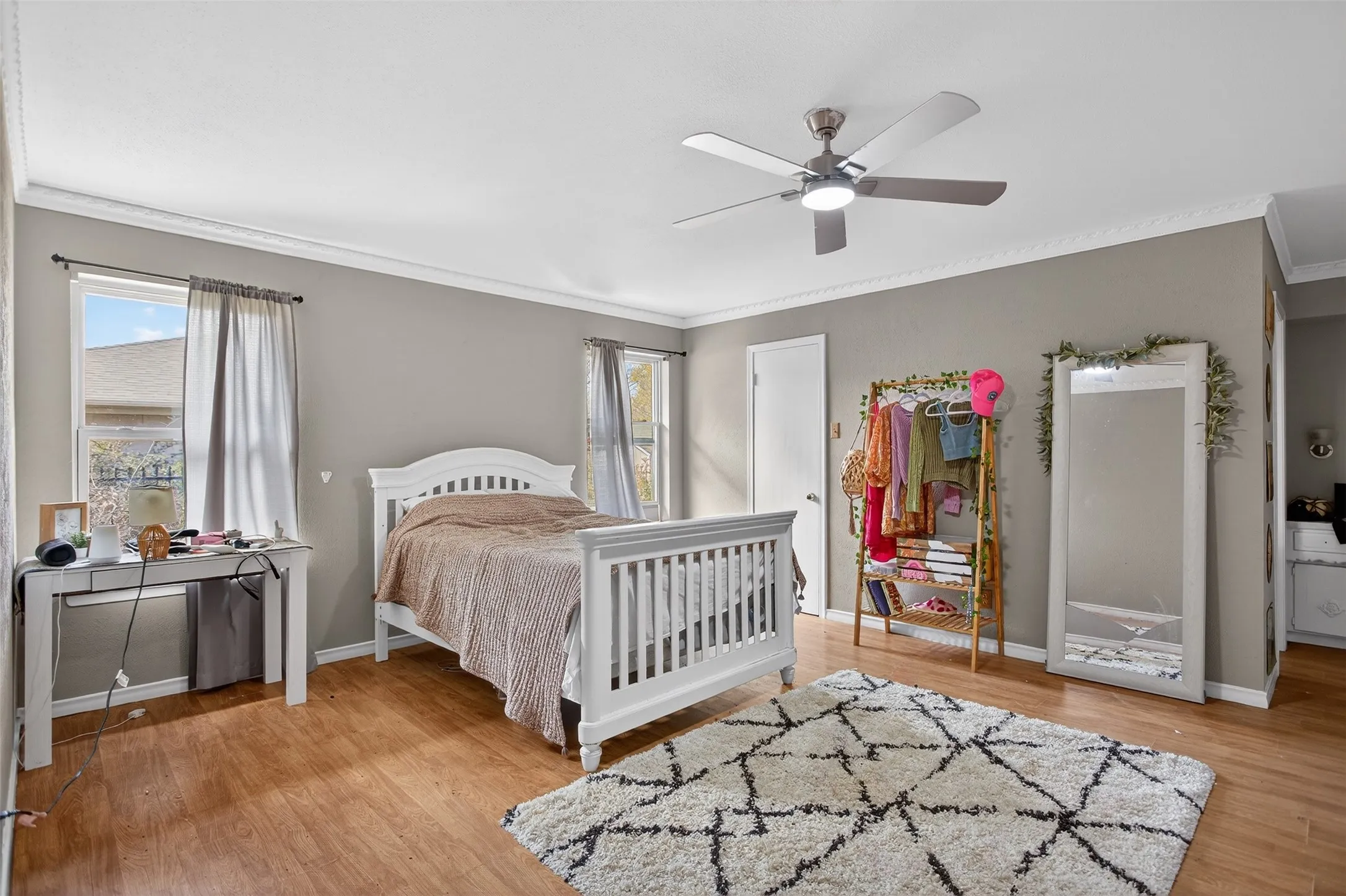 Single Family Residence For Sale in Rockwall County , 902 S Alamo Road, Rockwall, Texas 75087, 2 Bedrooms, 3 Bathrooms, 2 Garage spaces, 2,254 Sqft, built in 1957, Preowned, Price $435,000, mls#21219419, Real Estate Agent in Rockwall, Homes For Sale in Rockwall county, Homes For Sale in Rockwall, Realtor in Rockwall Texas, Real Estate Brokerage Independent Realty Texas, Luminita Cordes Realtor
