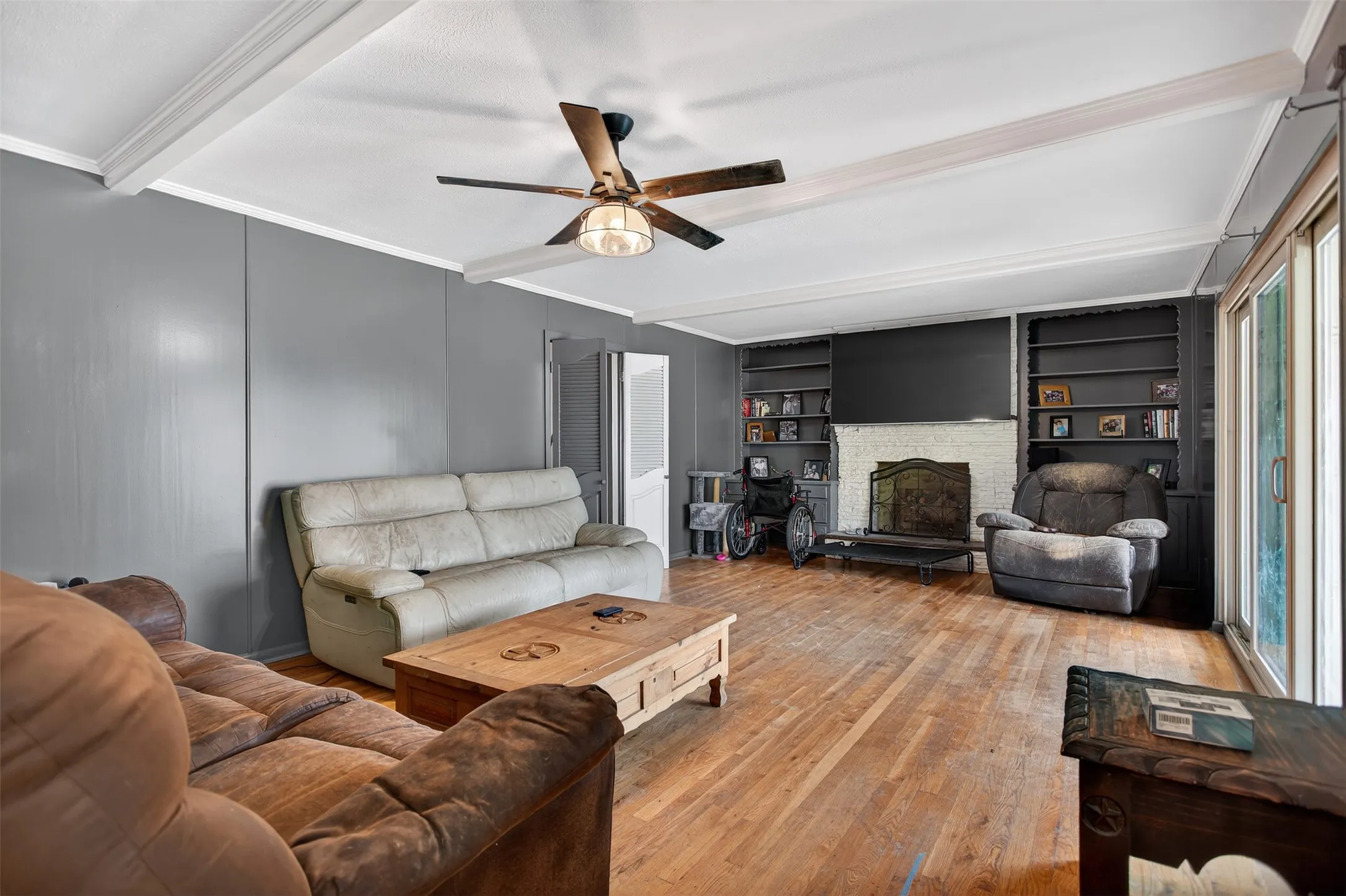 Single Family Residence For Sale in Rockwall County , 902 S Alamo Road, Rockwall, Texas 75087, 2 Bedrooms, 3 Bathrooms, 2 Garage spaces, 2,254 Sqft, built in 1957, Preowned, Price $435,000, mls#21219419, Real Estate Agent in Rockwall, Homes For Sale in Rockwall county, Homes For Sale in Rockwall, Realtor in Rockwall Texas, Real Estate Brokerage Independent Realty Texas, Luminita Cordes Realtor