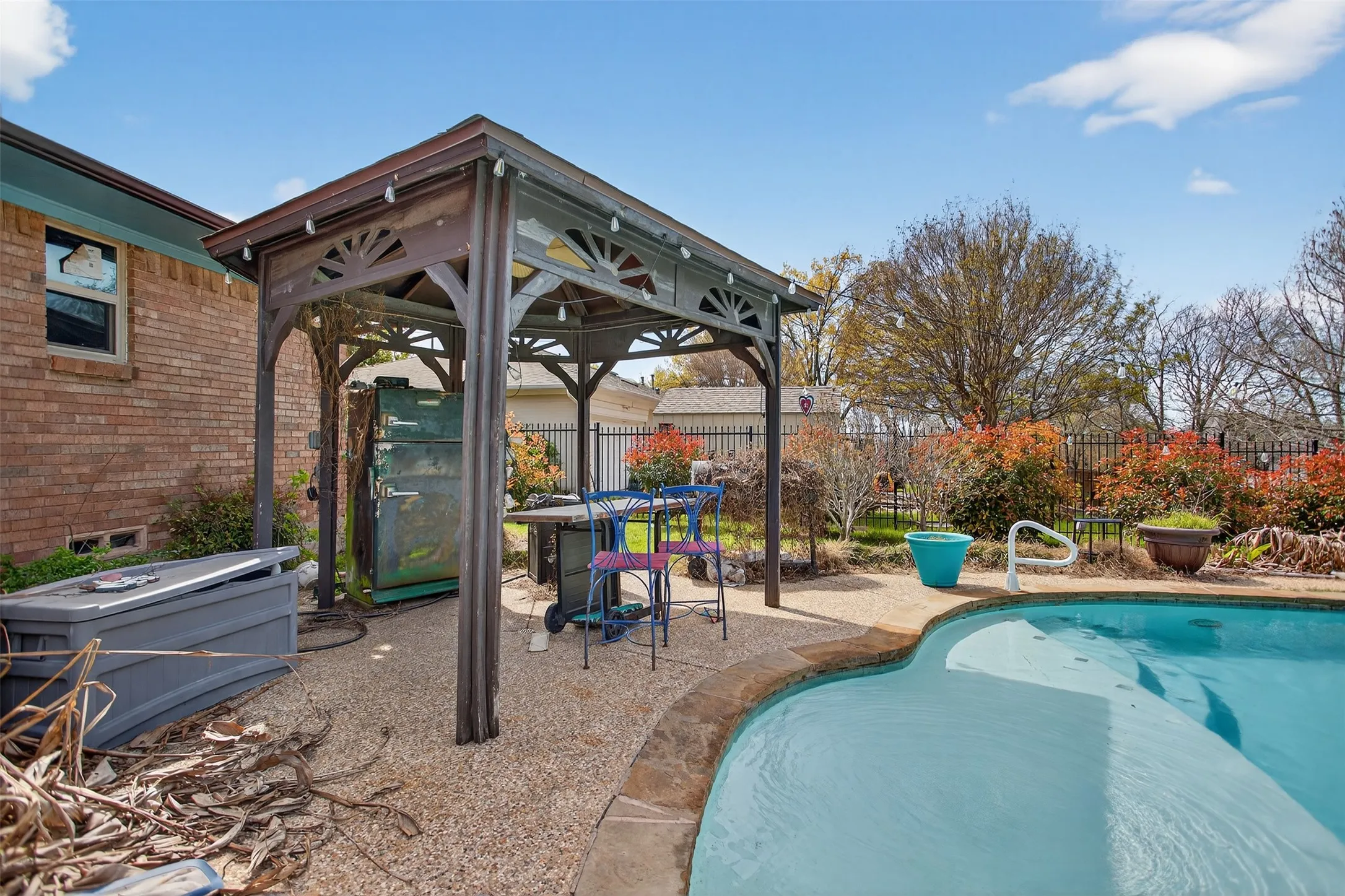 Single Family Residence For Sale in Rockwall County , 902 S Alamo Road, Rockwall, Texas 75087, 2 Bedrooms, 3 Bathrooms, 2 Garage spaces, 2,254 Sqft, built in 1957, Preowned, Price $435,000, mls#21219419, Real Estate Agent in Rockwall, Homes For Sale in Rockwall county, Homes For Sale in Rockwall, Realtor in Rockwall Texas, Real Estate Brokerage Independent Realty Texas, Luminita Cordes Realtor
