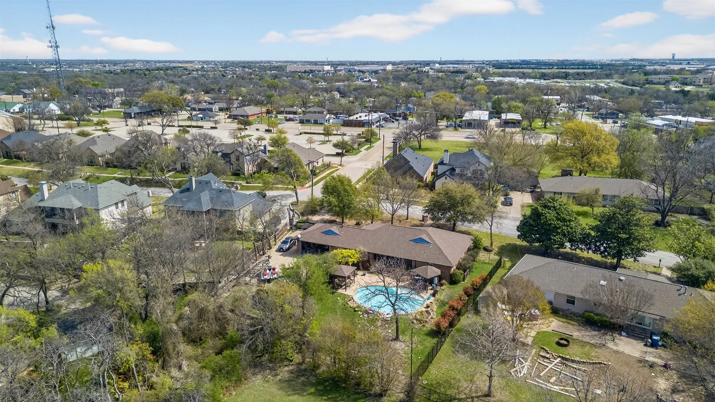 Single Family Residence For Sale in Rockwall County , 902 S Alamo Road, Rockwall, Texas 75087, 2 Bedrooms, 3 Bathrooms, 2 Garage spaces, 2,254 Sqft, built in 1957, Preowned, Price $435,000, mls#21219419, Real Estate Agent in Rockwall, Homes For Sale in Rockwall county, Homes For Sale in Rockwall, Realtor in Rockwall Texas, Real Estate Brokerage Independent Realty Texas, Luminita Cordes Realtor