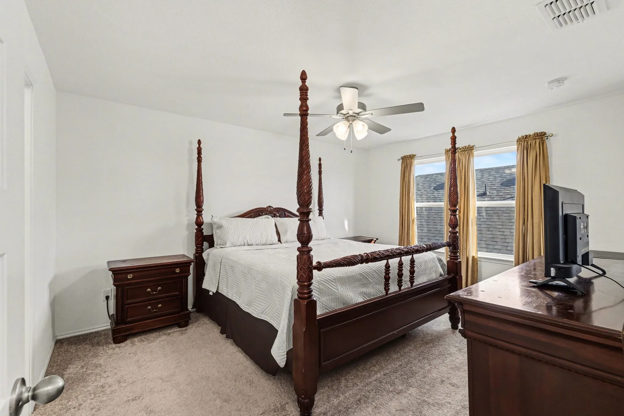 Single Family Residence For Sale in Denton County , 6024 Attucks Drive, Providence Village, Texas 76227, 4 Bedroom, 3 Bathroom, 2 Garage spaces, 2,061 Sqft, built in 2022, Preowned, mls#21220262, Real Estate Agent in Providence Village, Homes For Sale in Denton county, Homes For Sale in Providence Village, Realtor in Providence Village Texas, Real Estate Brokerage Independent Realty Texas, Luminita Cordes Realtor