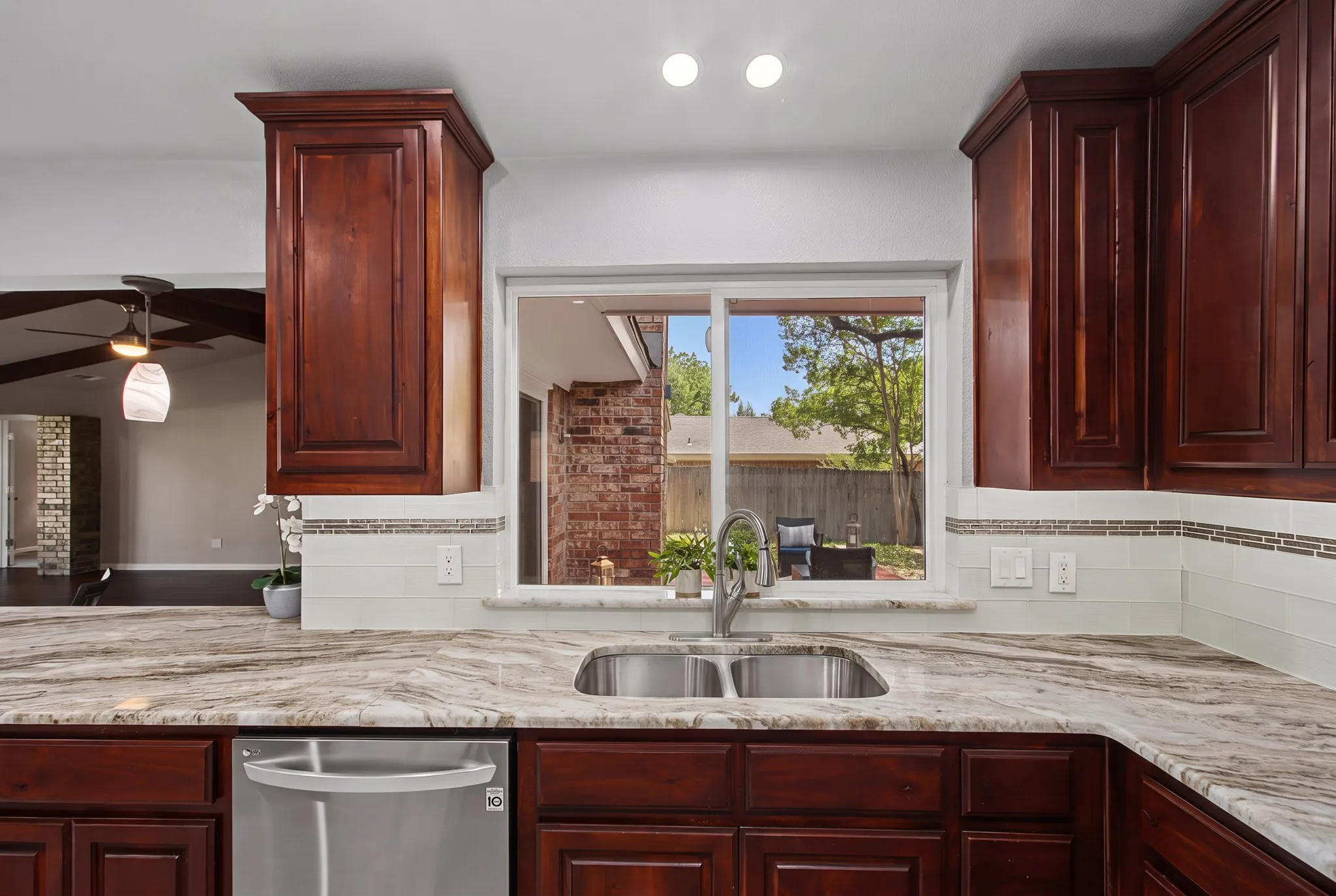 Single Family Residence For Sale in Collin County , 2616 Pin Oak Lane, Plano, Texas 75075, 3 Bedroom, 2 Bathroom, 2 Garage spaces, 2,274 Sqft, built in 1972, mls#21220712, Real Estate Agent in Plano, Homes For Sale in Collin county, Homes For Sale in Plano, Realtor in Plano Texas, Real Estate Brokerage Independent Realty Texas, Luminita Cordes Realtor
