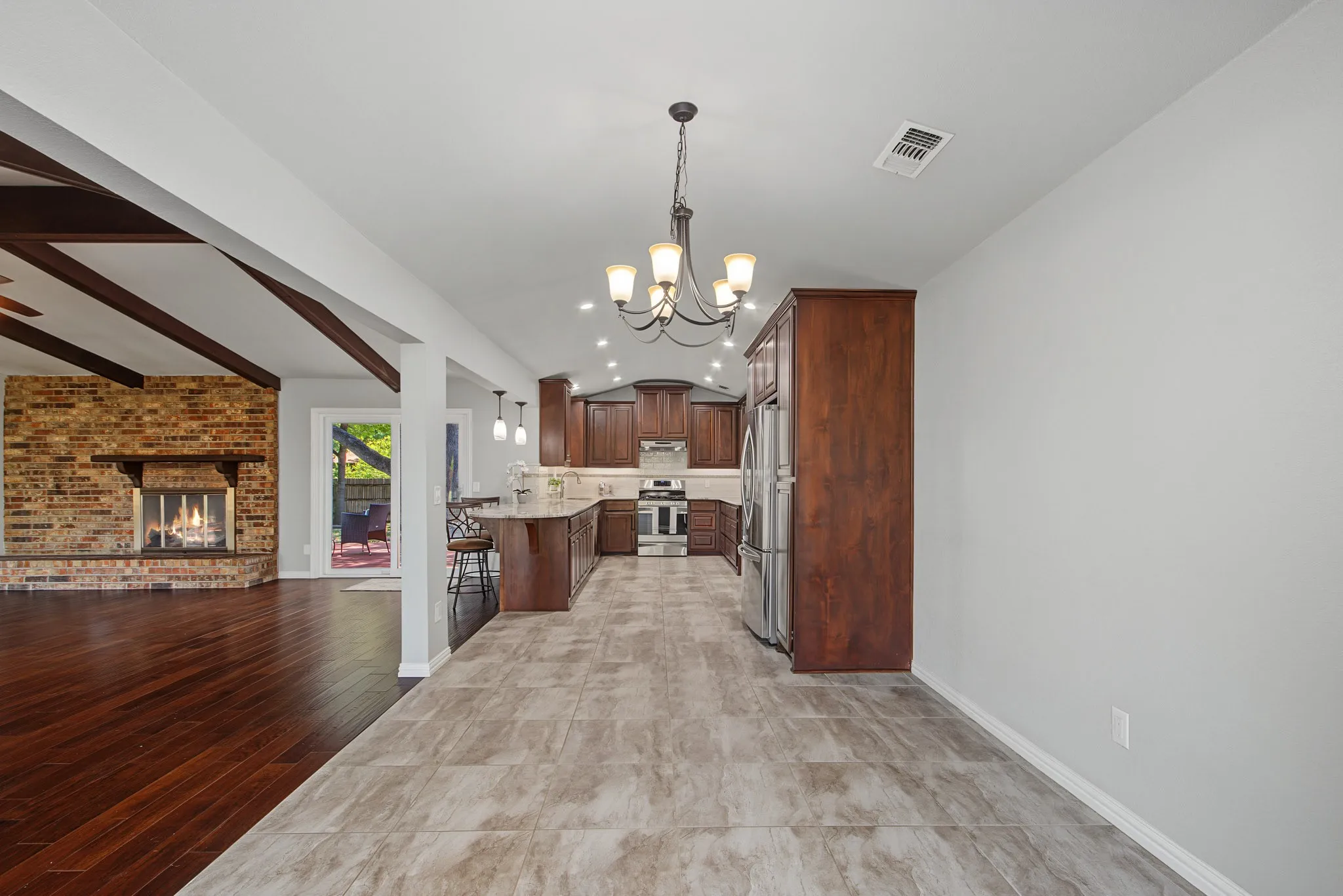Single Family Residence For Sale in Collin County , 2616 Pin Oak Lane, Plano, Texas 75075, 3 Bedroom, 2 Bathroom, 2 Garage spaces, 2,274 Sqft, built in 1972, mls#21220712, Real Estate Agent in Plano, Homes For Sale in Collin county, Homes For Sale in Plano, Realtor in Plano Texas, Real Estate Brokerage Independent Realty Texas, Luminita Cordes Realtor