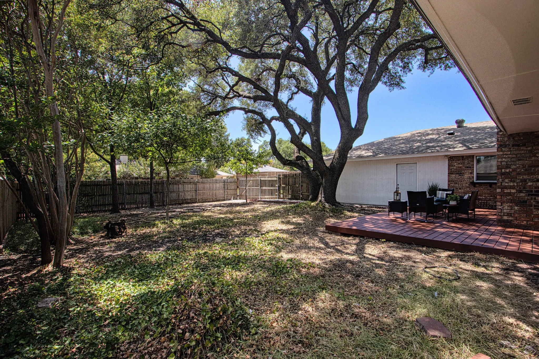Single Family Residence For Sale in Collin County , 2616 Pin Oak Lane, Plano, Texas 75075, 3 Bedroom, 2 Bathroom, 2 Garage spaces, 2,274 Sqft, built in 1972, mls#21220712, Real Estate Agent in Plano, Homes For Sale in Collin county, Homes For Sale in Plano, Realtor in Plano Texas, Real Estate Brokerage Independent Realty Texas, Luminita Cordes Realtor