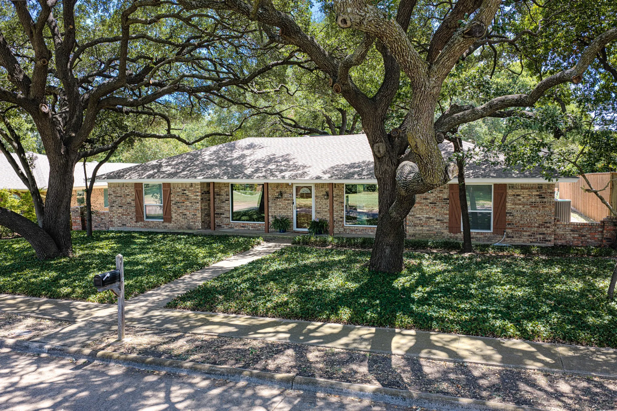 Single Family Residence For Sale in Collin County , 2616 Pin Oak Lane, Plano, Texas 75075, 3 Bedroom, 2 Bathroom, 2 Garage spaces, 2,274 Sqft, built in 1972, mls#21220712, Real Estate Agent in Plano, Homes For Sale in Collin county, Homes For Sale in Plano, Realtor in Plano Texas, Real Estate Brokerage Independent Realty Texas, Luminita Cordes Realtor