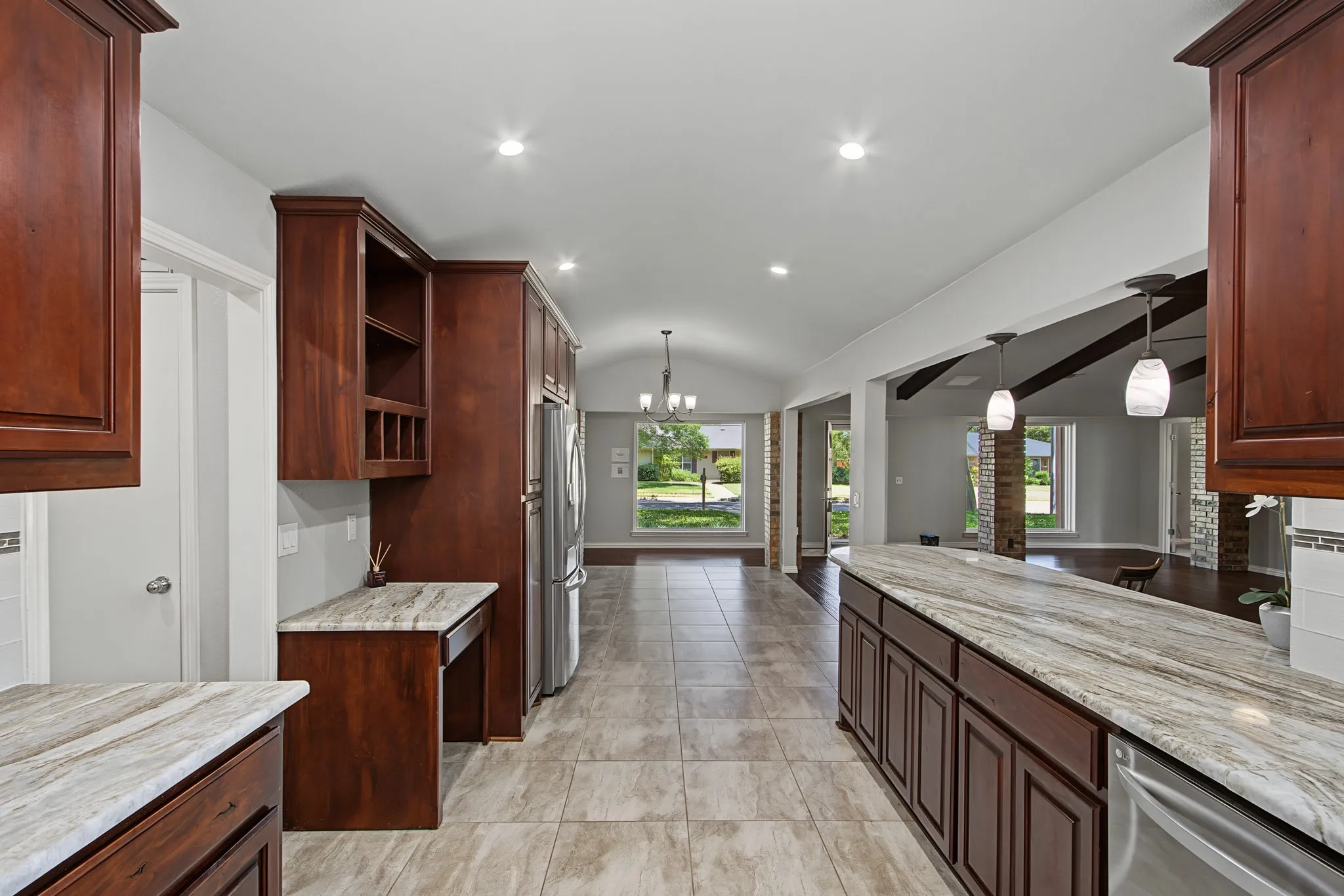 Single Family Residence For Sale in Collin County , 2616 Pin Oak Lane, Plano, Texas 75075, 3 Bedroom, 2 Bathroom, 2 Garage spaces, 2,274 Sqft, built in 1972, mls#21220712, Real Estate Agent in Plano, Homes For Sale in Collin county, Homes For Sale in Plano, Realtor in Plano Texas, Real Estate Brokerage Independent Realty Texas, Luminita Cordes Realtor