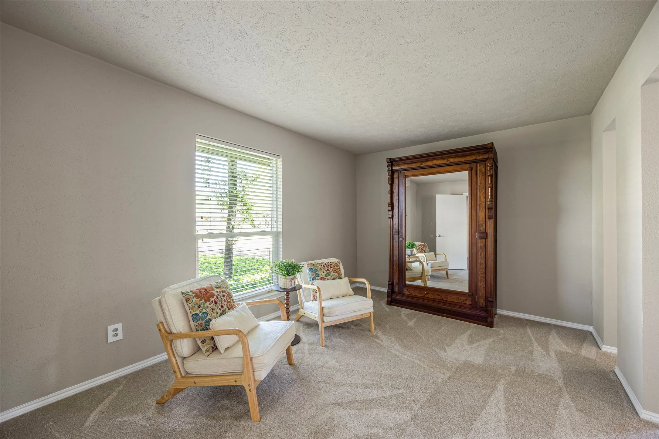 Single Family Residence For Sale in Collin County , 2616 Pin Oak Lane, Plano, Texas 75075, 3 Bedroom, 2 Bathroom, 2 Garage spaces, 2,274 Sqft, built in 1972, mls#21220712, Real Estate Agent in Plano, Homes For Sale in Collin county, Homes For Sale in Plano, Realtor in Plano Texas, Real Estate Brokerage Independent Realty Texas, Luminita Cordes Realtor