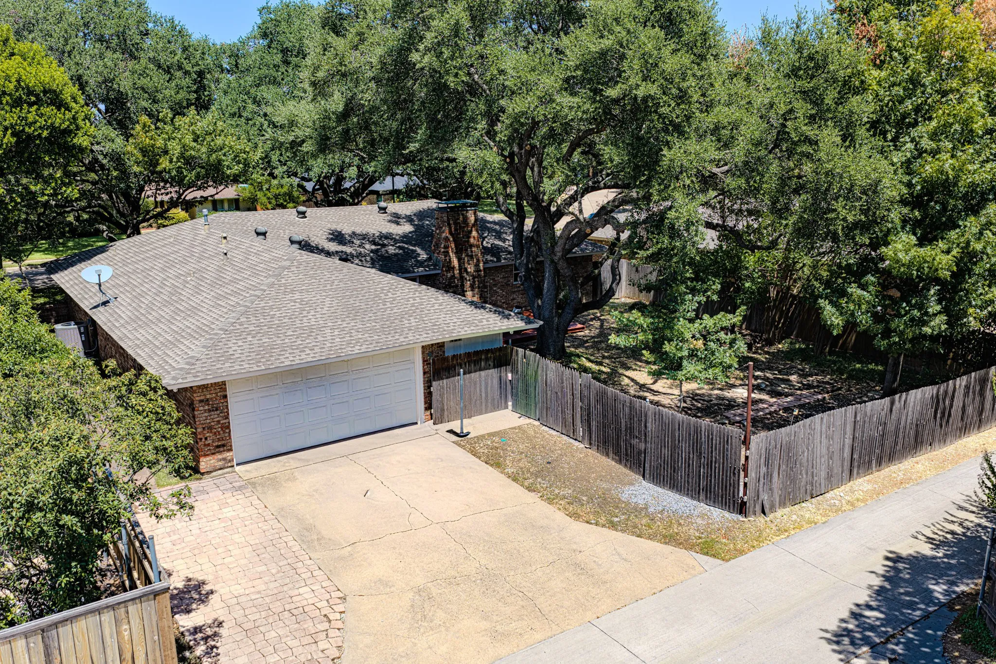 Single Family Residence For Sale in Collin County , 2616 Pin Oak Lane, Plano, Texas 75075, 3 Bedroom, 2 Bathroom, 2 Garage spaces, 2,274 Sqft, built in 1972, mls#21220712, Real Estate Agent in Plano, Homes For Sale in Collin county, Homes For Sale in Plano, Realtor in Plano Texas, Real Estate Brokerage Independent Realty Texas, Luminita Cordes Realtor