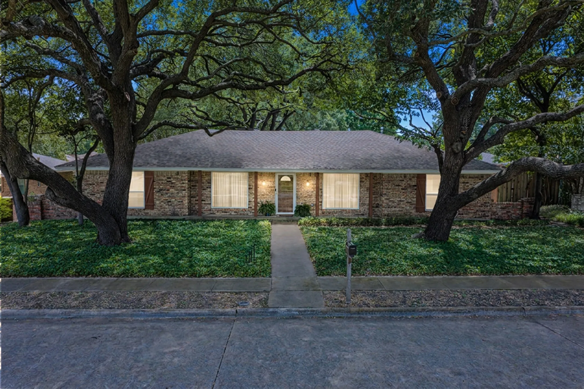 Single Family Residence For Sale in Collin County , 2616 Pin Oak Lane, Plano, Texas 75075, 3 Bedroom, 2 Bathroom, 2 Garage spaces, 2,274 Sqft, built in 1972, mls#21220712, Real Estate Agent in Plano, Homes For Sale in Collin county, Homes For Sale in Plano, Realtor in Plano Texas, Real Estate Brokerage Independent Realty Texas, Luminita Cordes Realtor