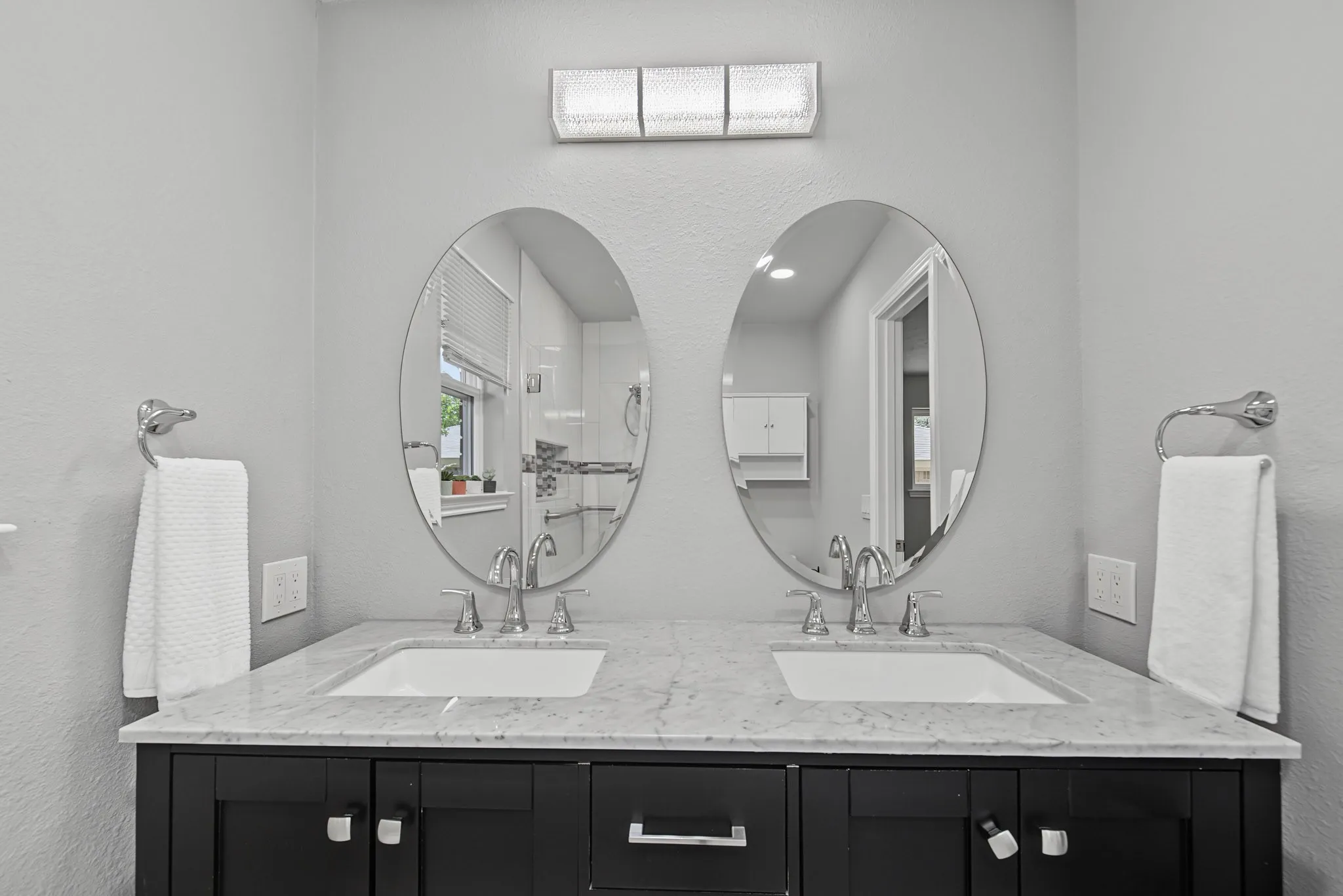 Single Family Residence For Sale in Collin County , 2616 Pin Oak Lane, Plano, Texas 75075, 3 Bedroom, 2 Bathroom, 2 Garage spaces, 2,274 Sqft, built in 1972, mls#21220712, Real Estate Agent in Plano, Homes For Sale in Collin county, Homes For Sale in Plano, Realtor in Plano Texas, Real Estate Brokerage Independent Realty Texas, Luminita Cordes Realtor