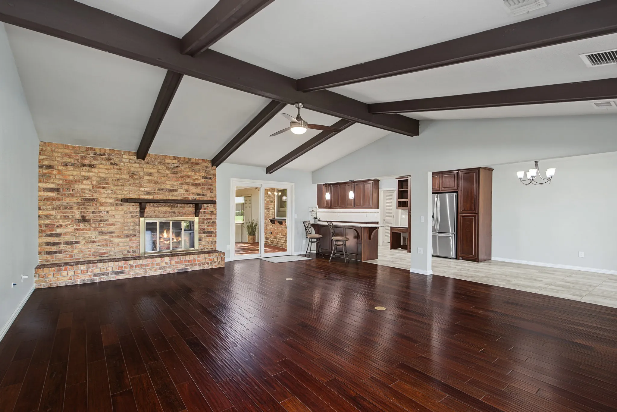 Single Family Residence For Sale in Collin County , 2616 Pin Oak Lane, Plano, Texas 75075, 3 Bedroom, 2 Bathroom, 2 Garage spaces, 2,274 Sqft, built in 1972, mls#21220712, Real Estate Agent in Plano, Homes For Sale in Collin county, Homes For Sale in Plano, Realtor in Plano Texas, Real Estate Brokerage Independent Realty Texas, Luminita Cordes Realtor
