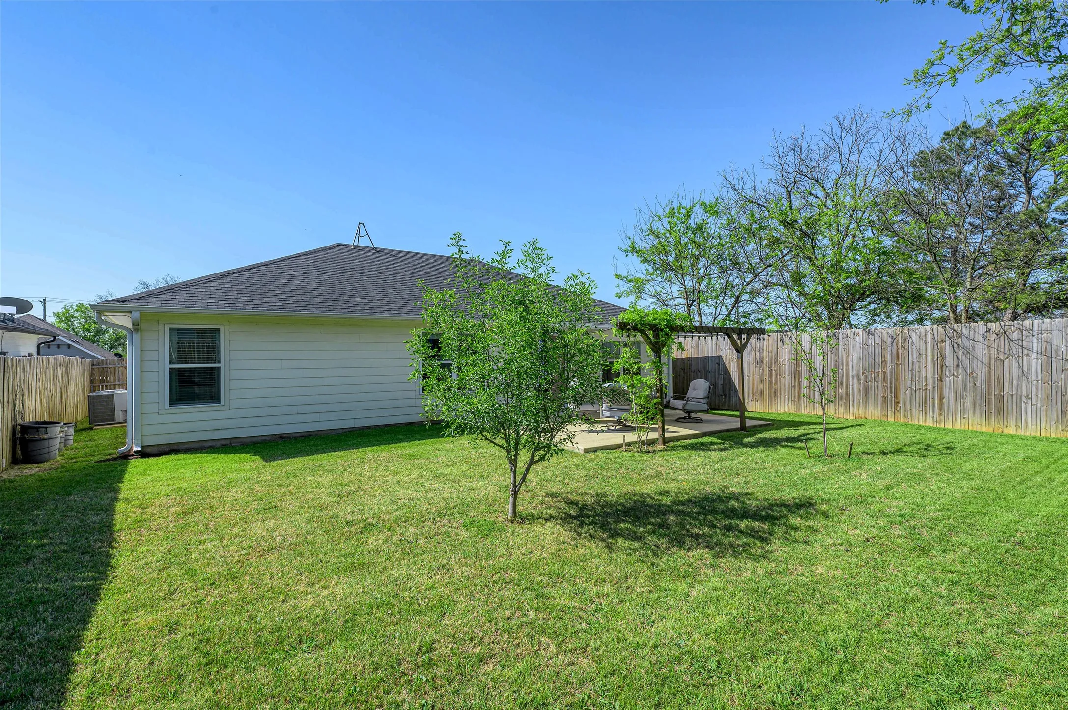 Good sized back yard, fully fenced with good grass.