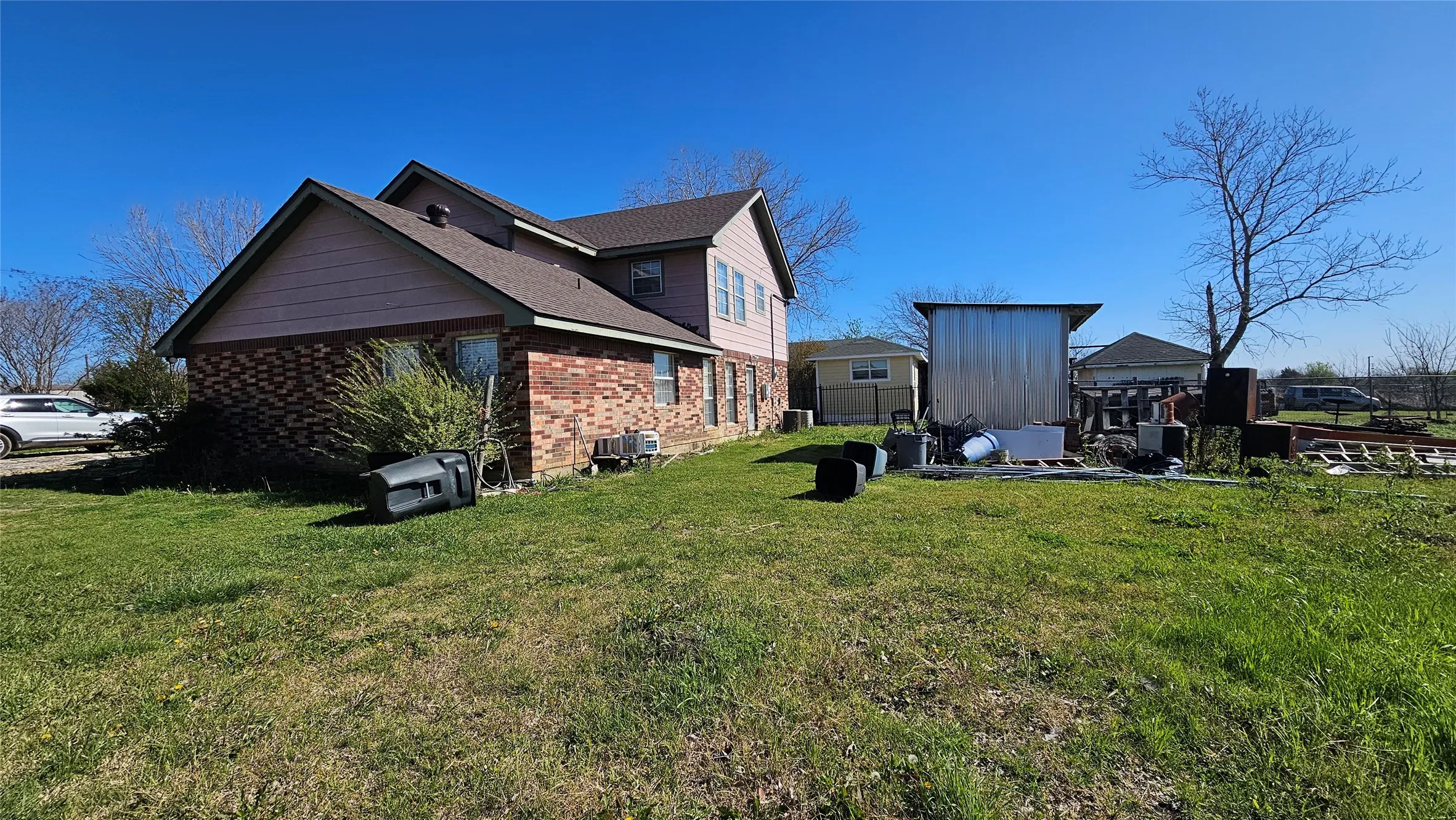 Single Family Residence For Sale in Johnson County , 8736 Johns Road, Alvarado, Texas 76009, 5 Bedroom, 4 Bathroom, Garage spaces, 3,057 Sqft, built in 2000, mls#21213740, Real Estate Agent in Alvarado, Homes For Sale in Johnson county, Homes For Sale in Alvarado, Realtor in Alvarado Texas, Real Estate Brokerage Independent Realty Texas, Luminita Cordes Realtor