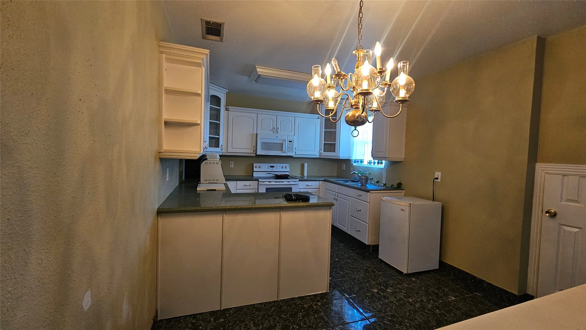 Single Family Residence For Sale in Johnson County , 8736 Johns Road, Alvarado, Texas 76009, 5 Bedroom, 4 Bathroom, Garage spaces, 3,057 Sqft, built in 2000, mls#21213740, Real Estate Agent in Alvarado, Homes For Sale in Johnson county, Homes For Sale in Alvarado, Realtor in Alvarado Texas, Real Estate Brokerage Independent Realty Texas, Luminita Cordes Realtor