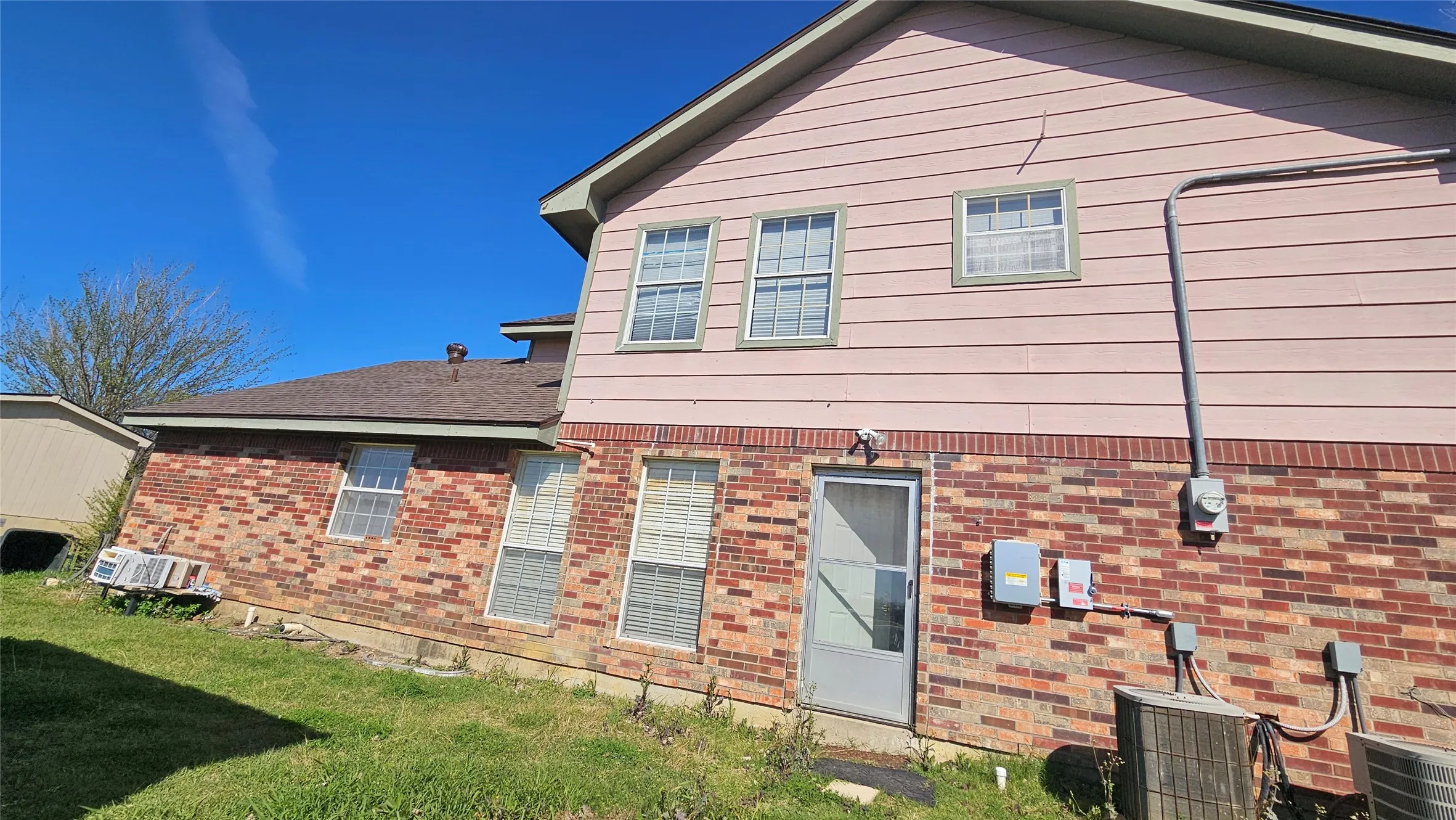 Single Family Residence For Sale in Johnson County , 8736 Johns Road, Alvarado, Texas 76009, 5 Bedroom, 4 Bathroom, Garage spaces, 3,057 Sqft, built in 2000, mls#21213740, Real Estate Agent in Alvarado, Homes For Sale in Johnson county, Homes For Sale in Alvarado, Realtor in Alvarado Texas, Real Estate Brokerage Independent Realty Texas, Luminita Cordes Realtor
