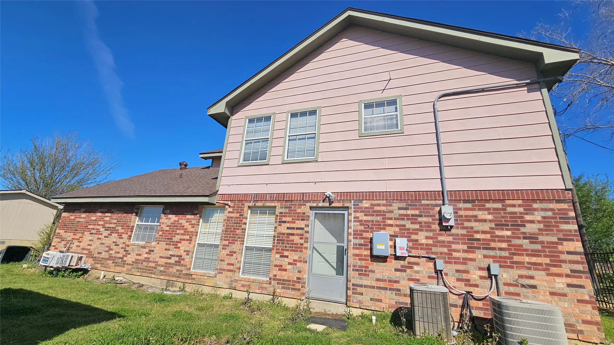 Single Family Residence For Sale in Johnson County , 8736 Johns Road, Alvarado, Texas 76009, 5 Bedroom, 4 Bathroom, Garage spaces, 3,057 Sqft, built in 2000, mls#21213740, Real Estate Agent in Alvarado, Homes For Sale in Johnson county, Homes For Sale in Alvarado, Realtor in Alvarado Texas, Real Estate Brokerage Independent Realty Texas, Luminita Cordes Realtor