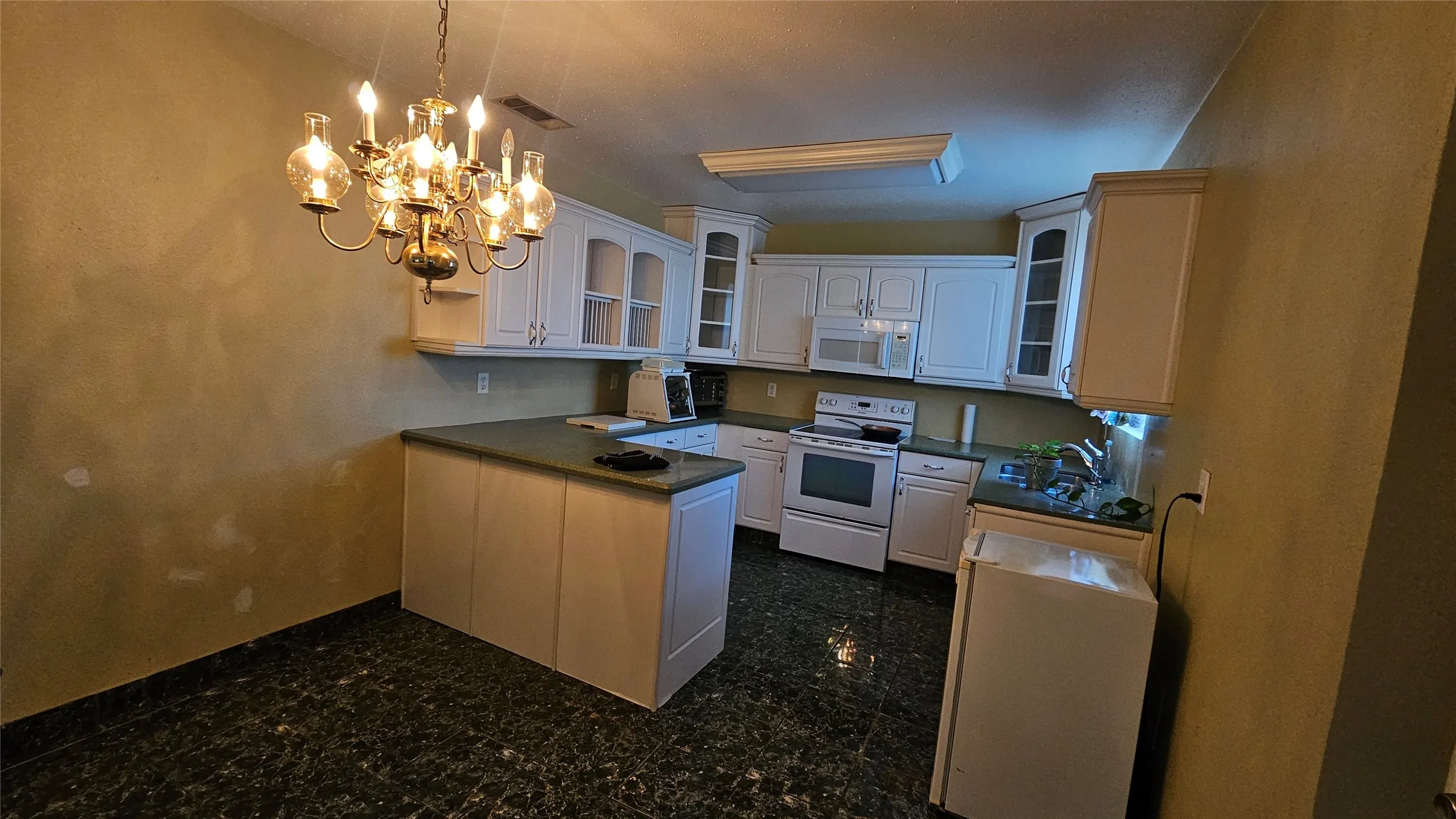 Single Family Residence For Sale in Johnson County , 8736 Johns Road, Alvarado, Texas 76009, 5 Bedroom, 4 Bathroom, Garage spaces, 3,057 Sqft, built in 2000, mls#21213740, Real Estate Agent in Alvarado, Homes For Sale in Johnson county, Homes For Sale in Alvarado, Realtor in Alvarado Texas, Real Estate Brokerage Independent Realty Texas, Luminita Cordes Realtor