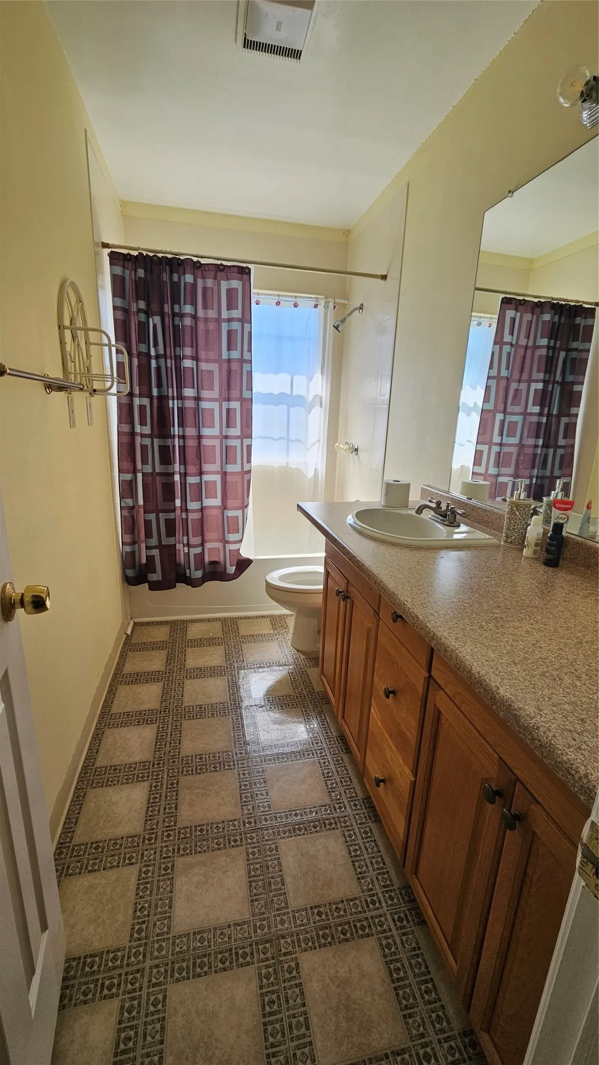 Single Family Residence For Sale in Johnson County , 8736 Johns Road, Alvarado, Texas 76009, 5 Bedroom, 4 Bathroom, Garage spaces, 3,057 Sqft, built in 2000, mls#21213740, Real Estate Agent in Alvarado, Homes For Sale in Johnson county, Homes For Sale in Alvarado, Realtor in Alvarado Texas, Real Estate Brokerage Independent Realty Texas, Luminita Cordes Realtor